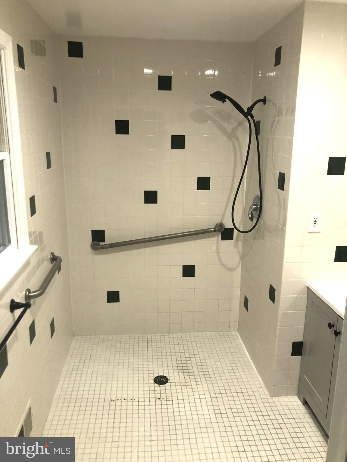 WHITE HALL - Residential