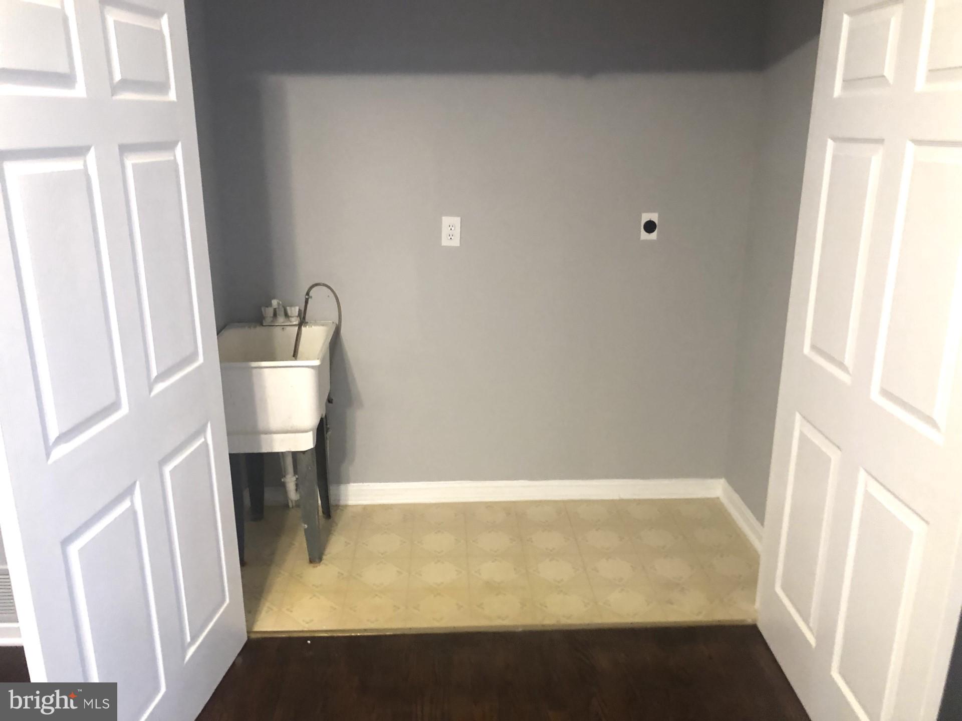 WHITE HALL - Residential