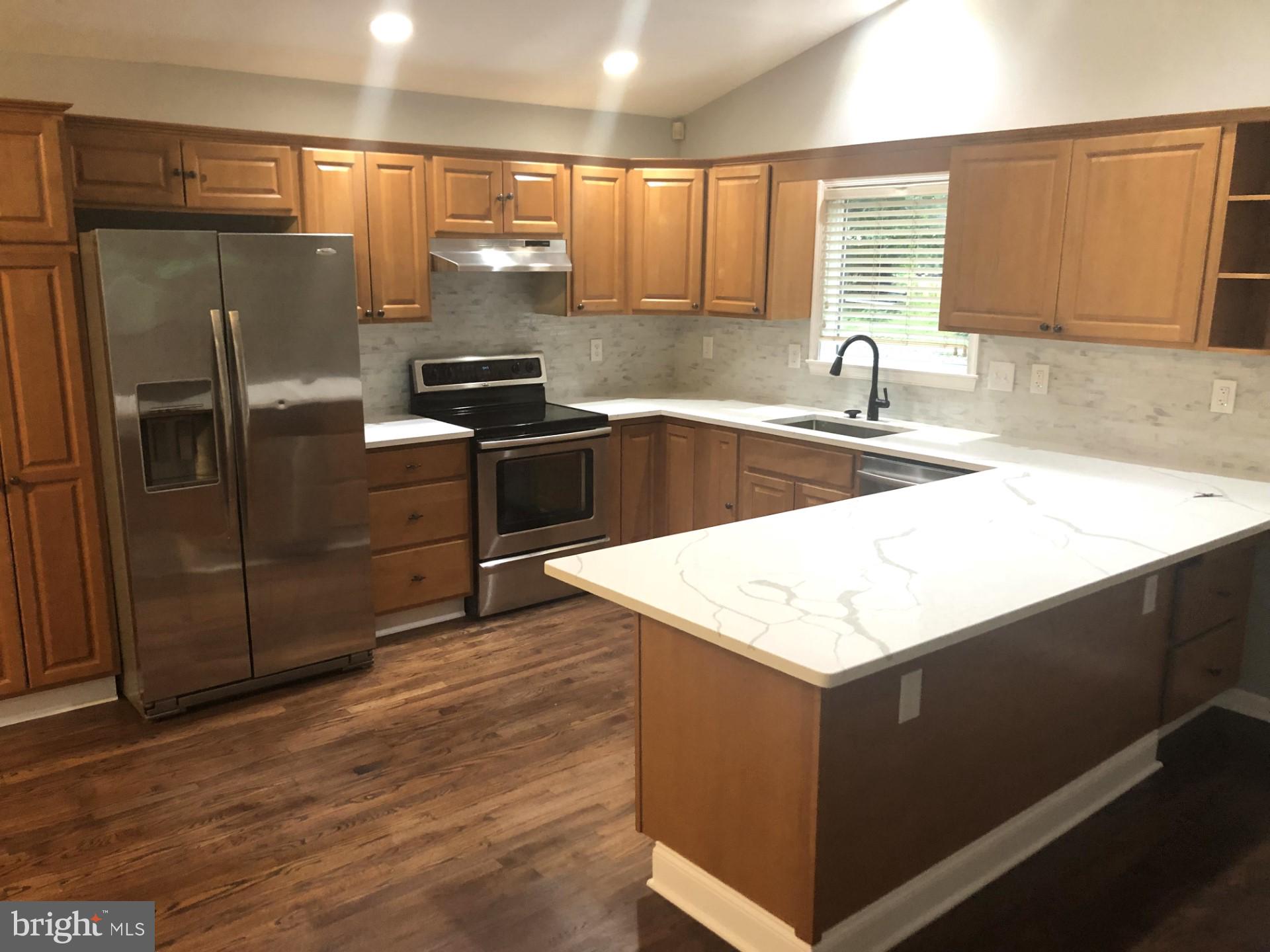 WHITE HALL - Residential