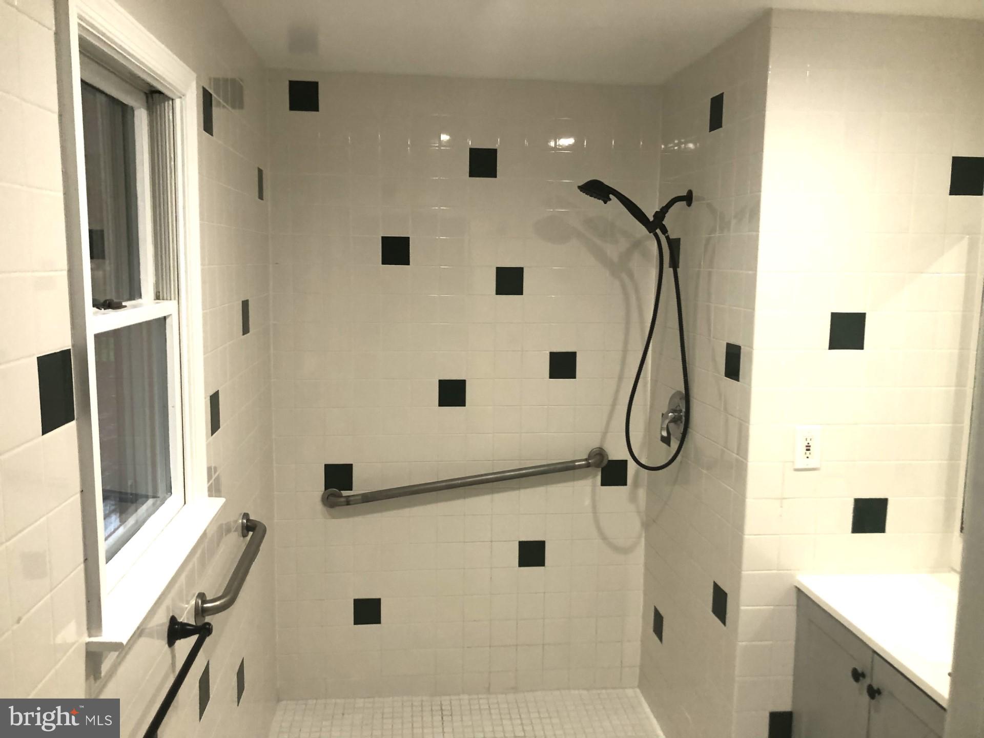 WHITE HALL - Residential