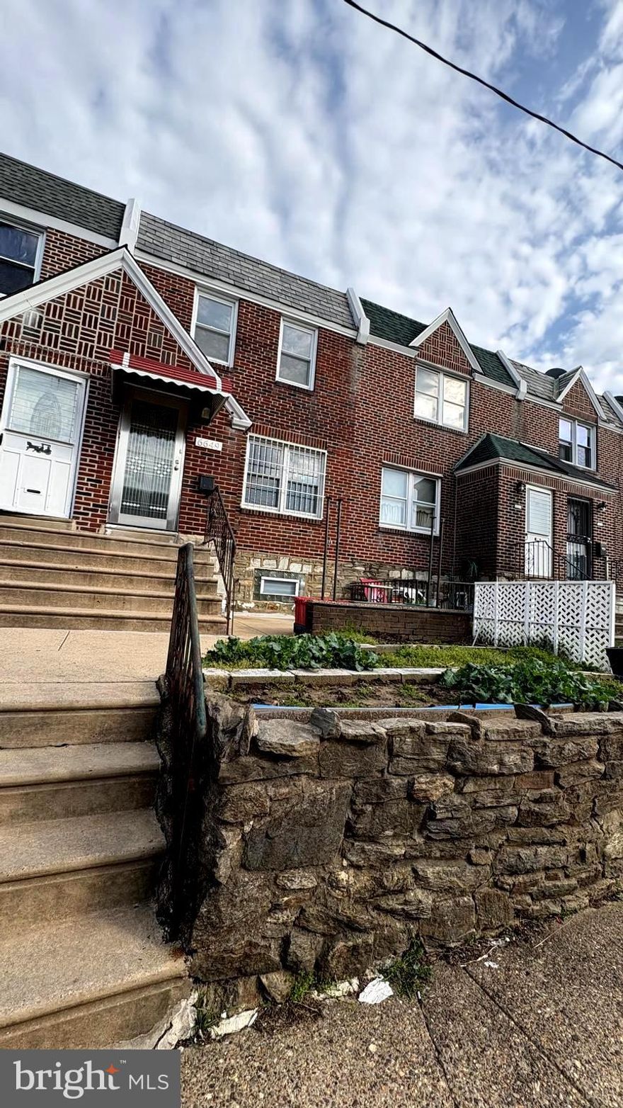 Featuring a brand-new front door for improved energy efficiency and security, this home also offers a fully finished basement designed for modern living. All bathrooms have been completely renovated with fresh, contemporary finishes. This property do not provide dryer, and washer.