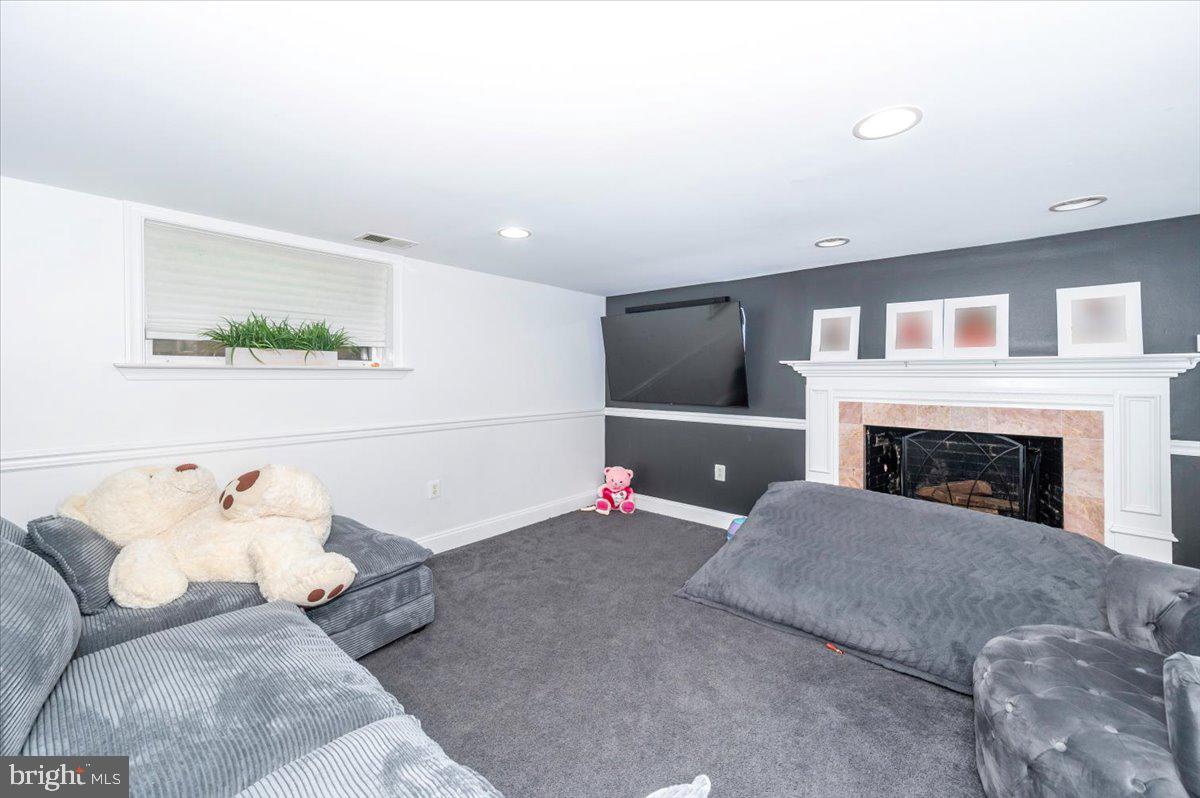 DEBUSK - Residential Lease