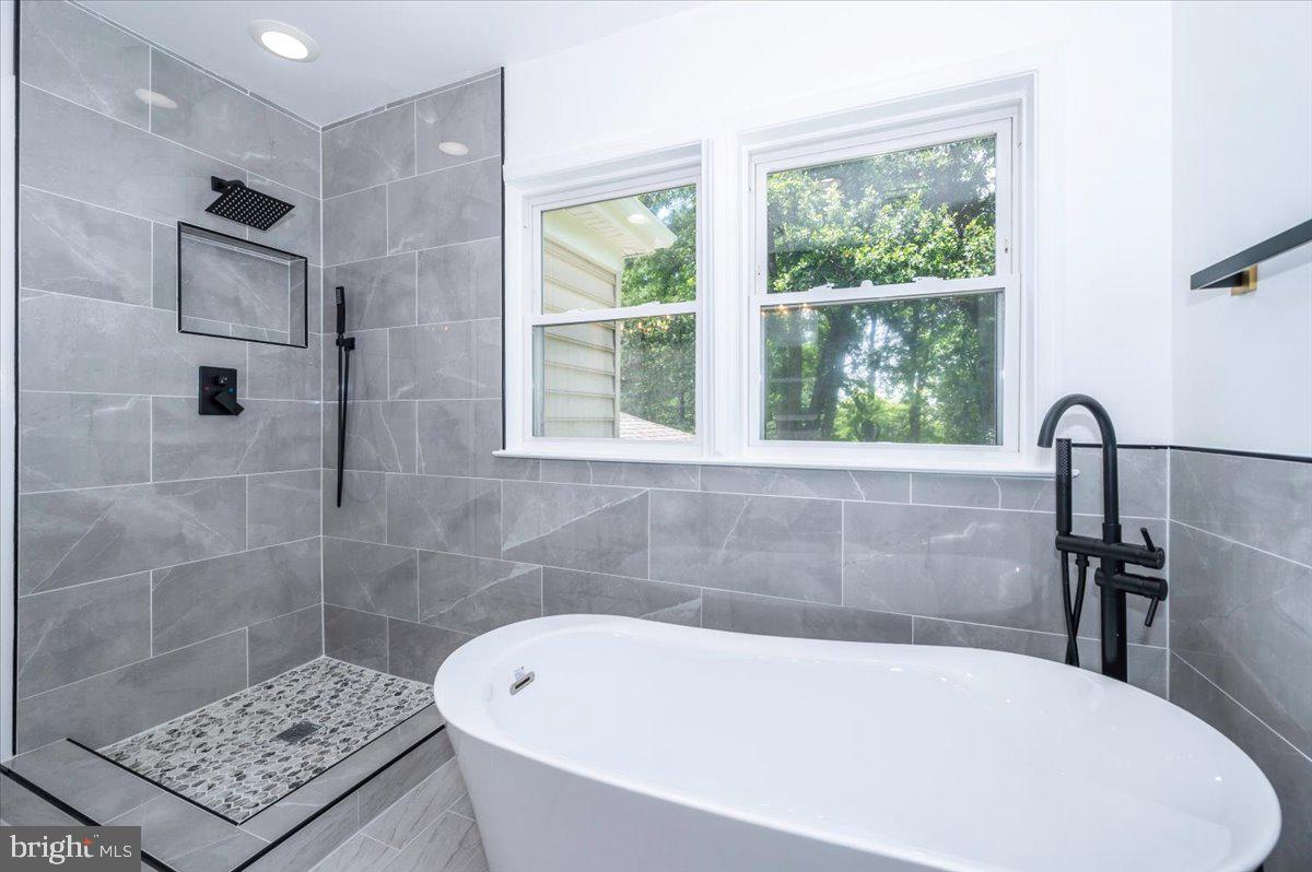 DEBUSK - Residential Lease