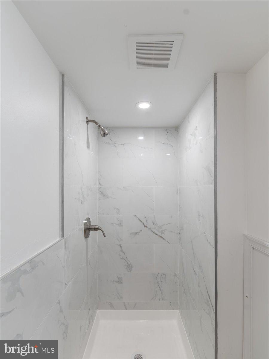 WEST OAK LANE - Residential