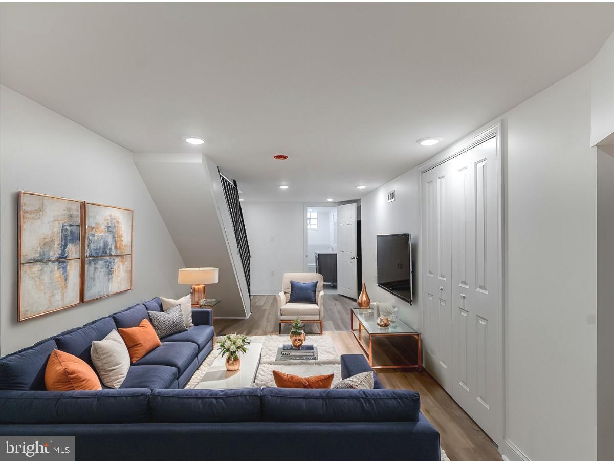 WEST OAK LANE - Residential