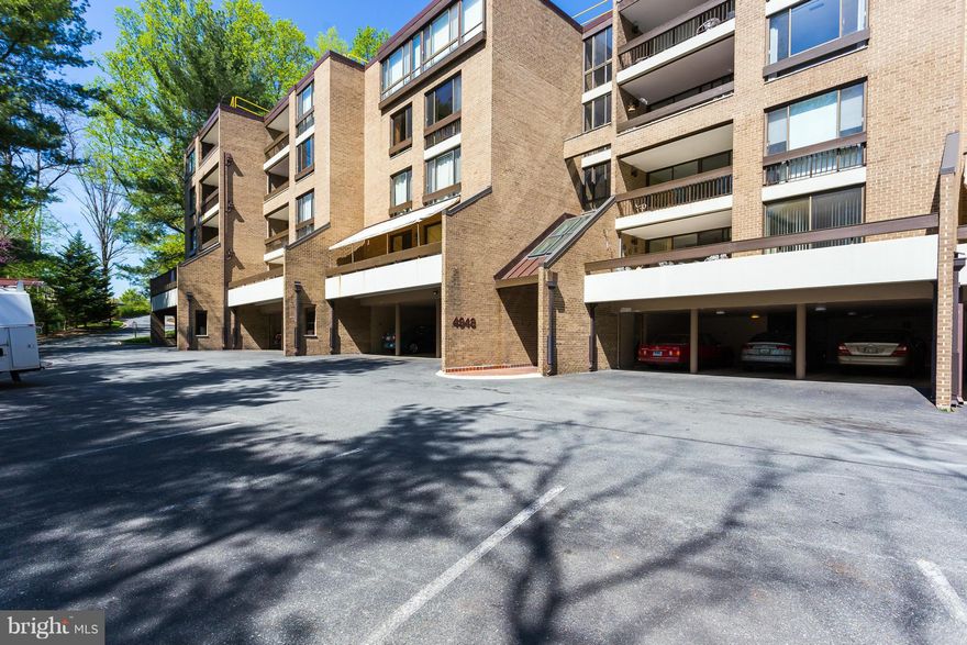 2 bedrooms/2 full baths & oversized balcony w/ beautiful sylvan views & impressive natural light. Living rm opens to large dining rm  & renovated table space kitchen w/ two separate entrances for great entertainment flow.   Large, open floor plan inc. wood fls, reno. bath and kitchen. large closets and updated lighting. Large closet can serve as sep. office. 2 Parking spaces convey + Large storage