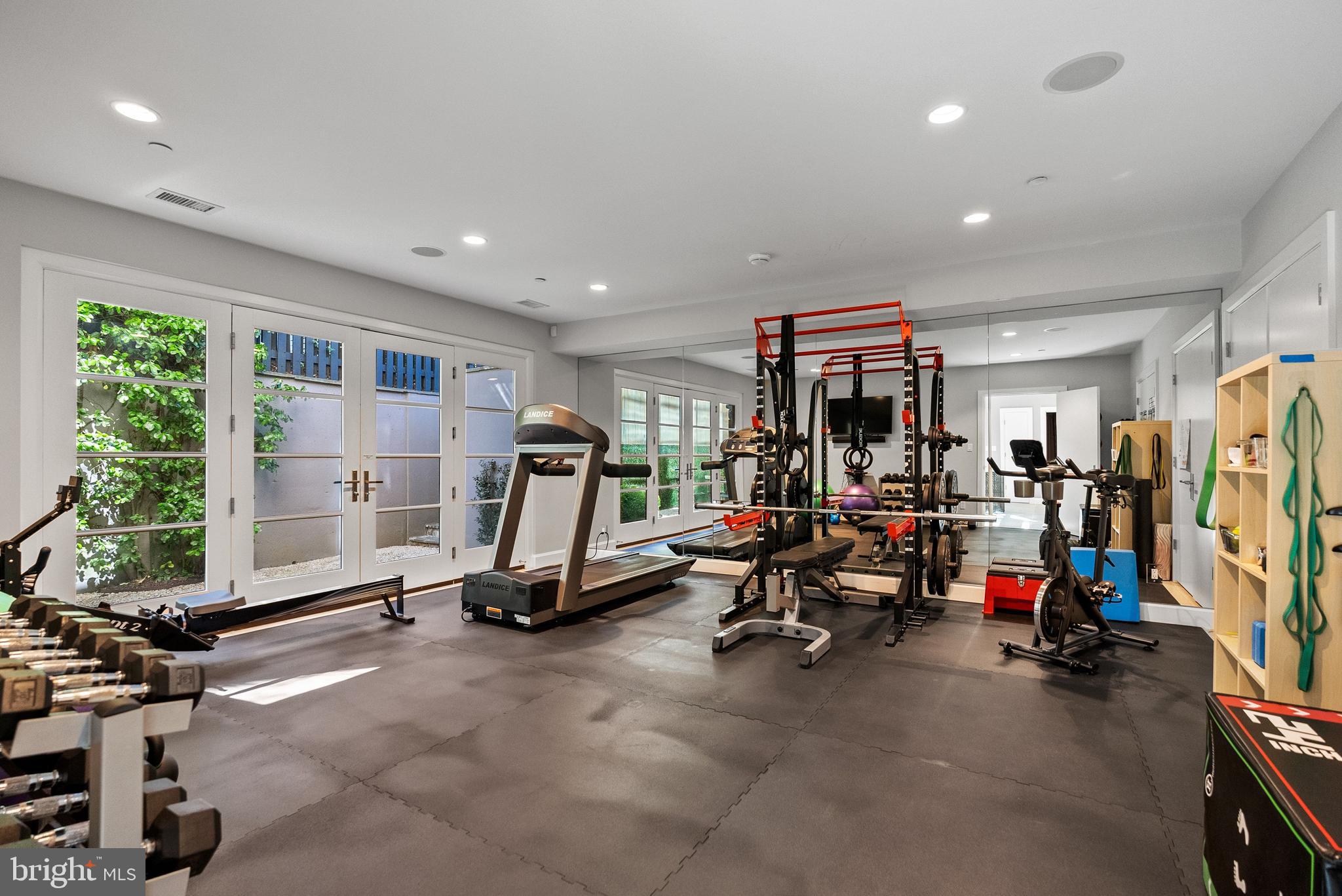 FOREST HILLS - Residential