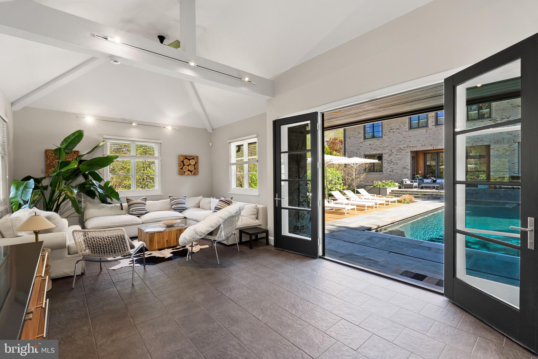 FOREST HILLS - Residential