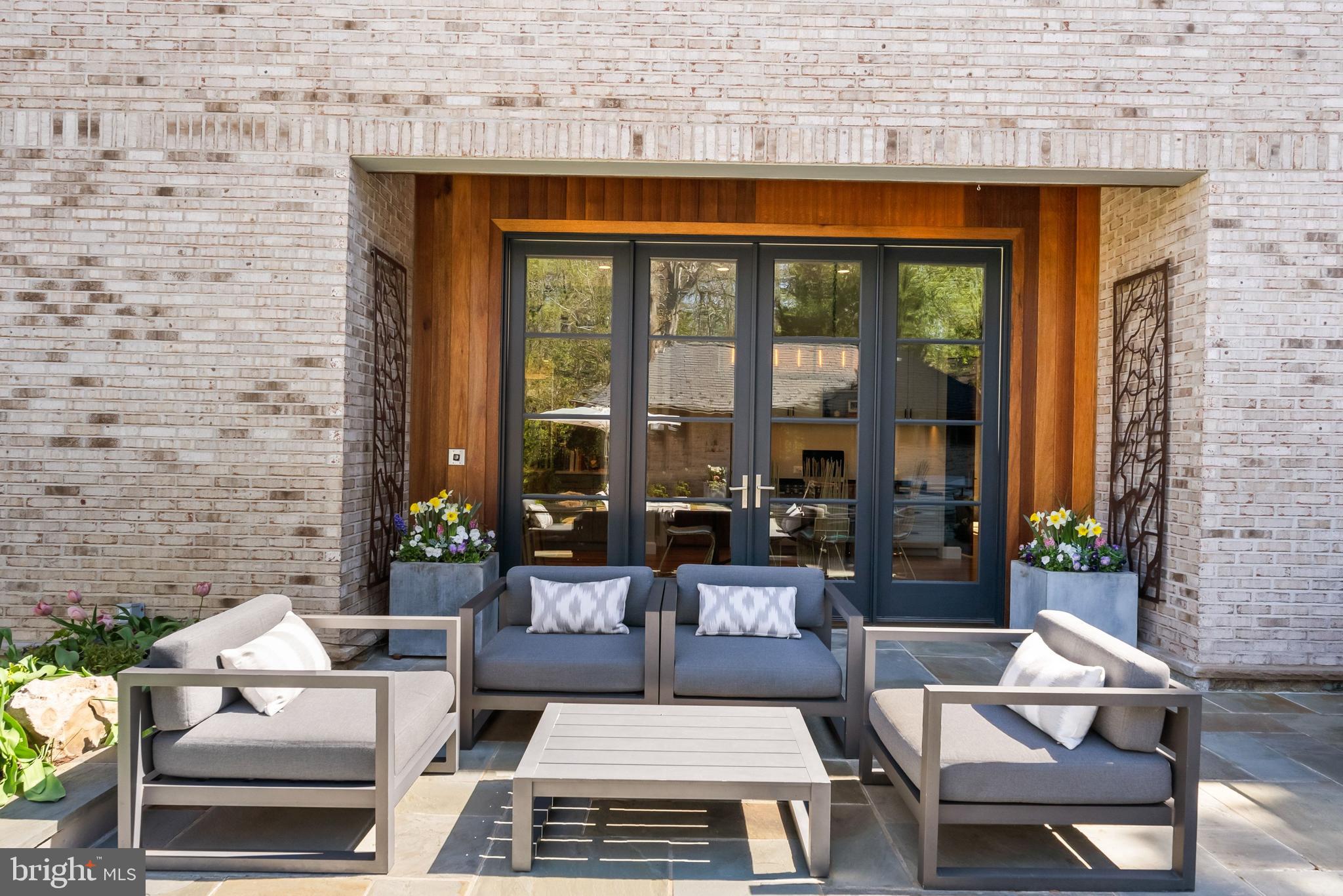 FOREST HILLS - Residential