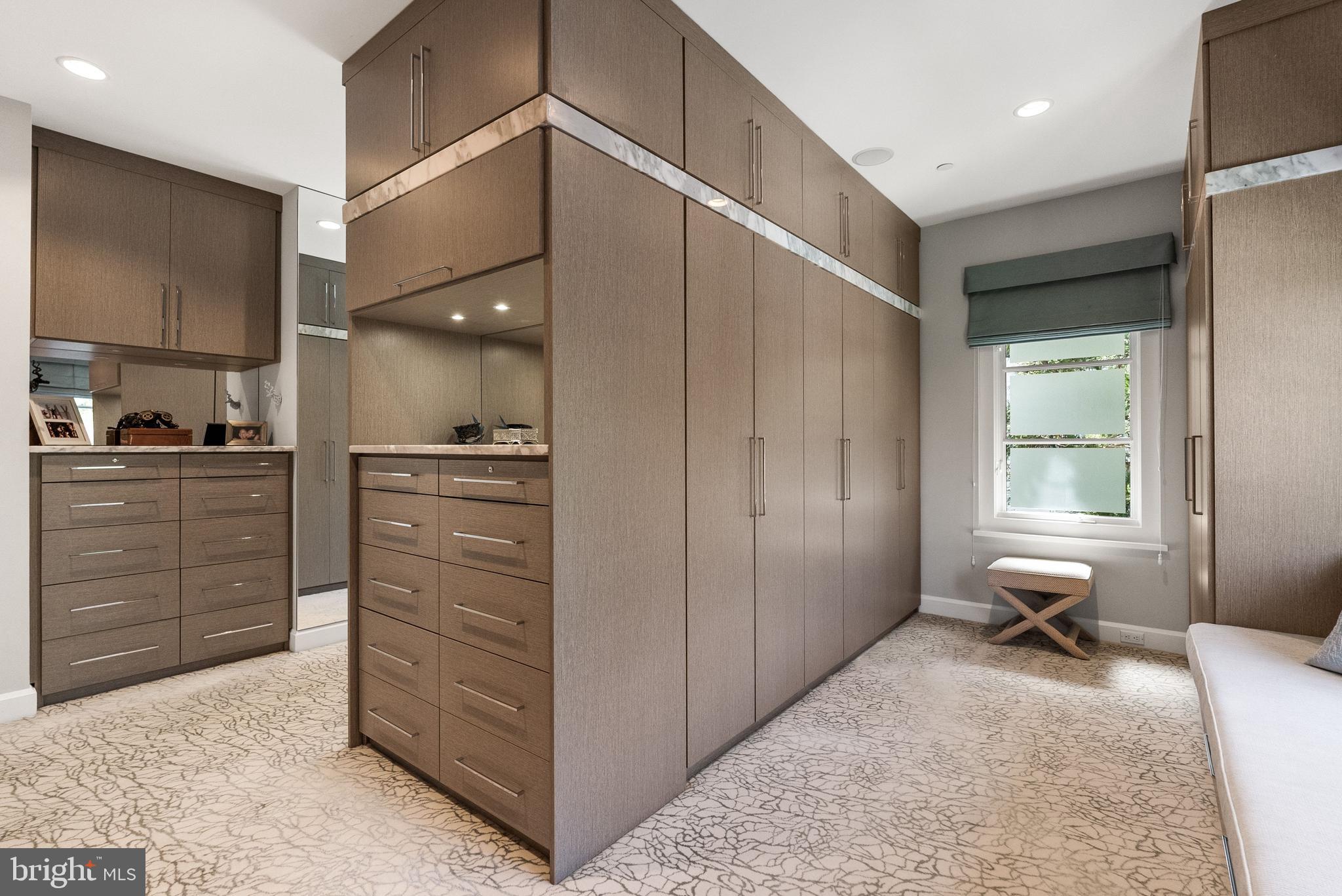 FOREST HILLS - Residential