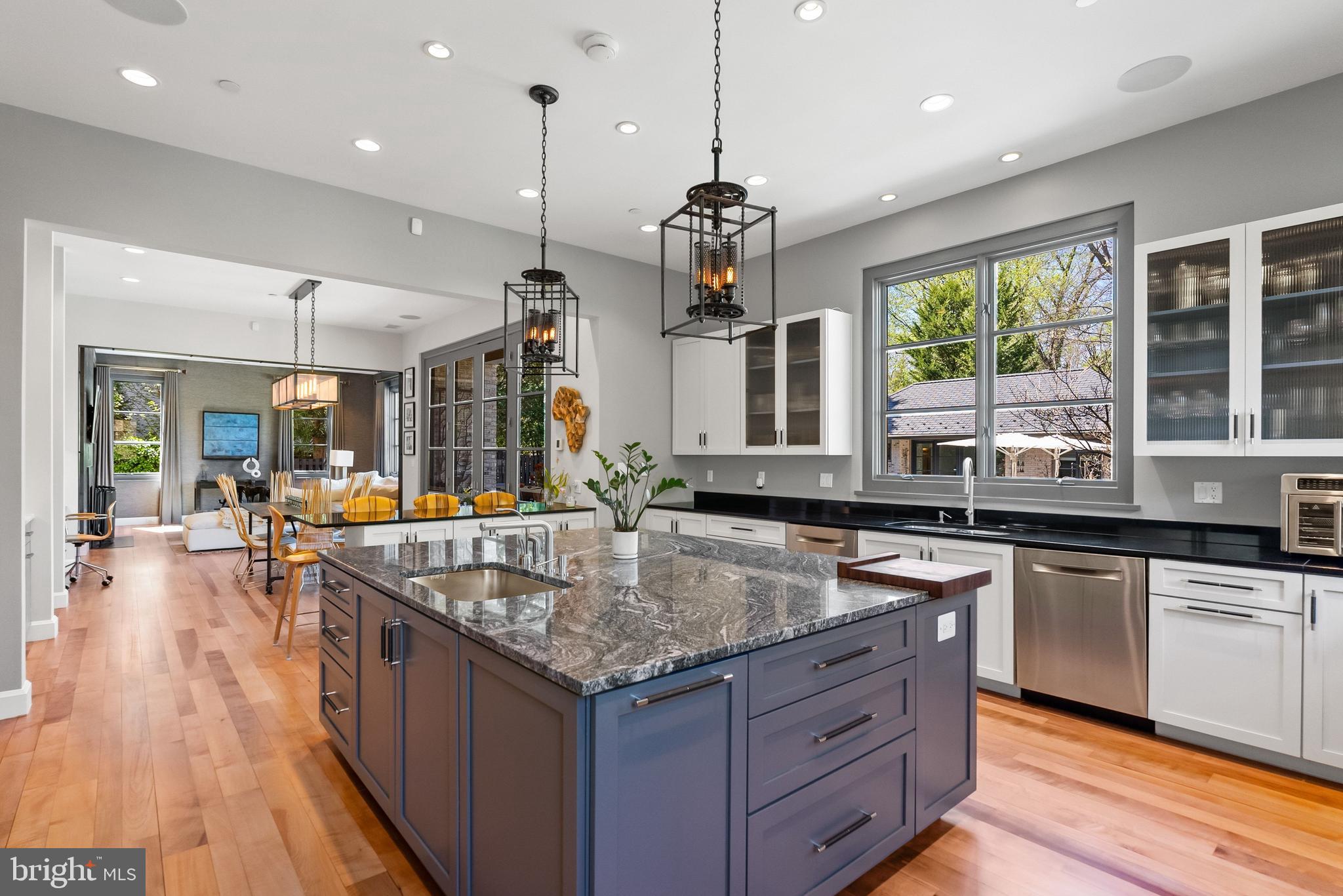 FOREST HILLS - Residential