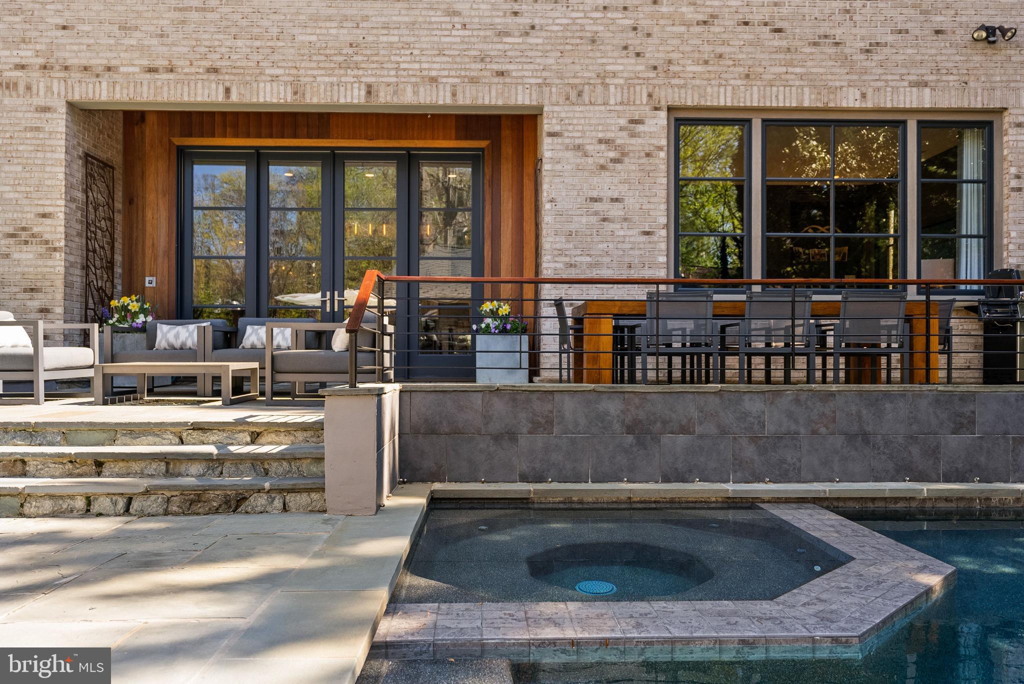 FOREST HILLS - Residential