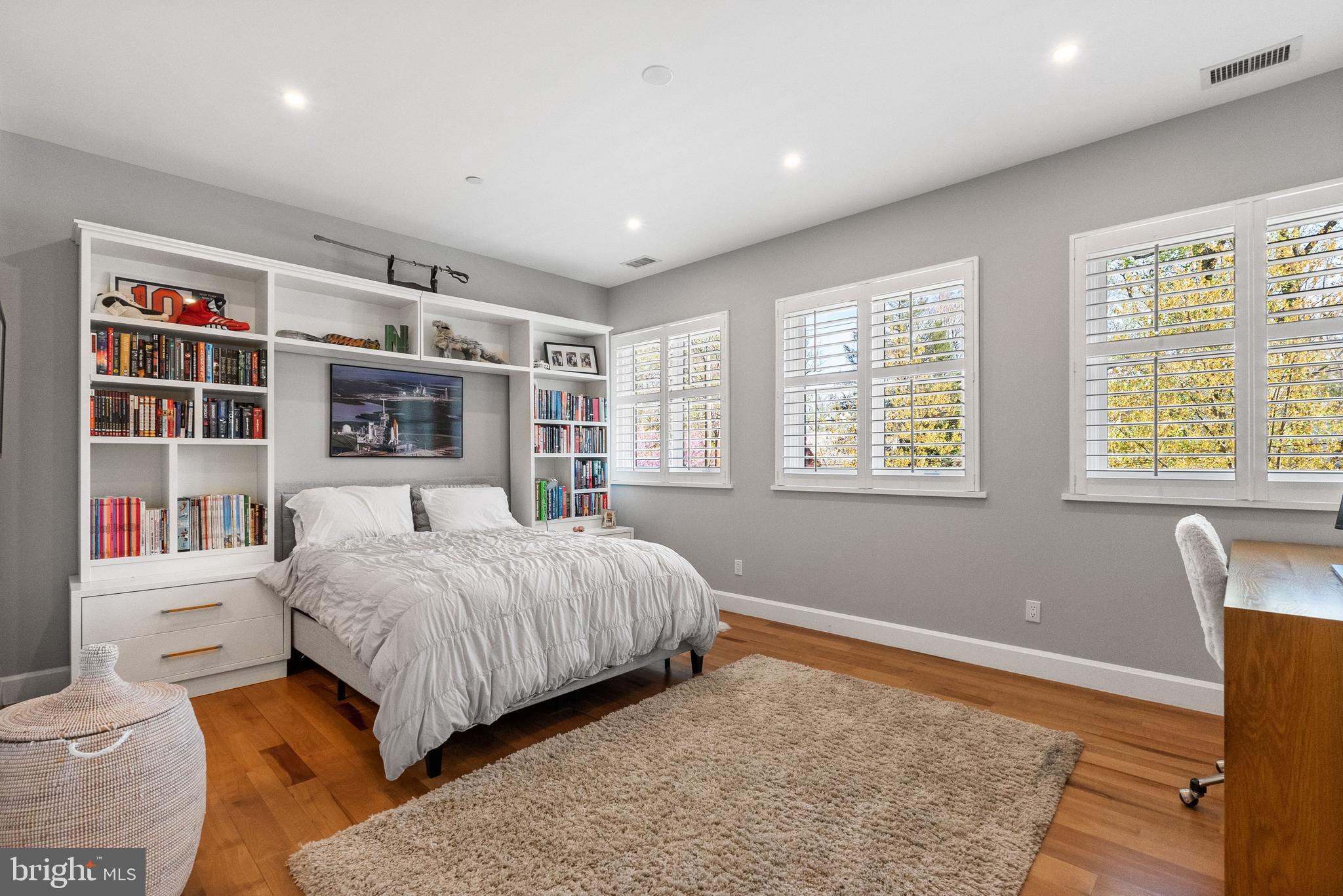 FOREST HILLS - Residential