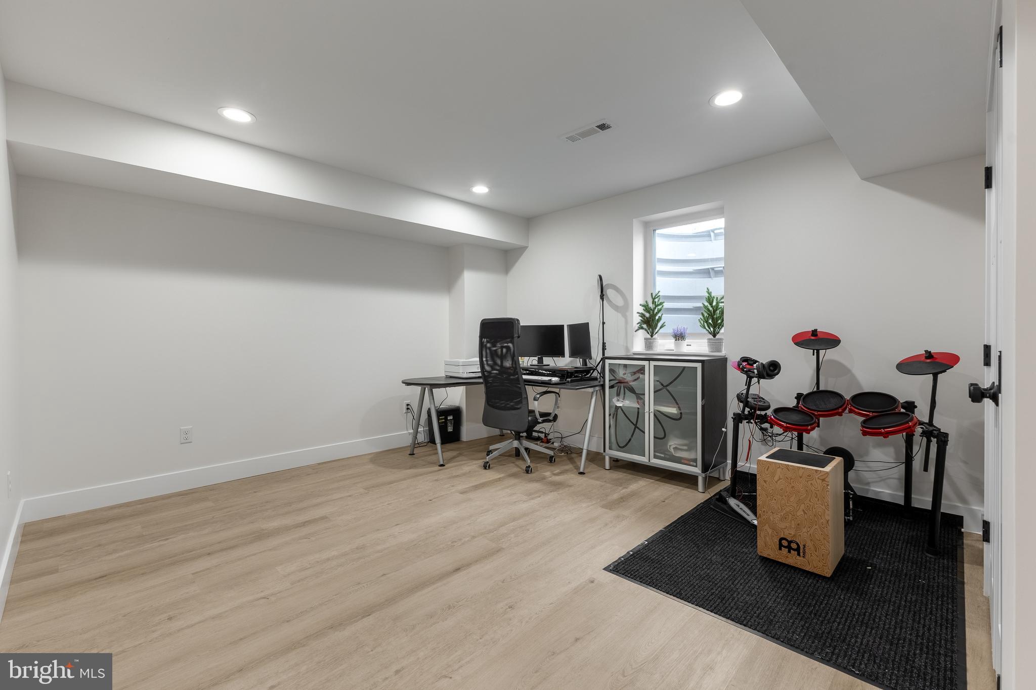 WINFIELD HEIGHTS - Residential