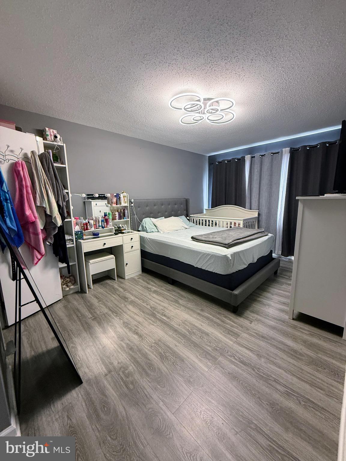 THE SEASONS - Residential