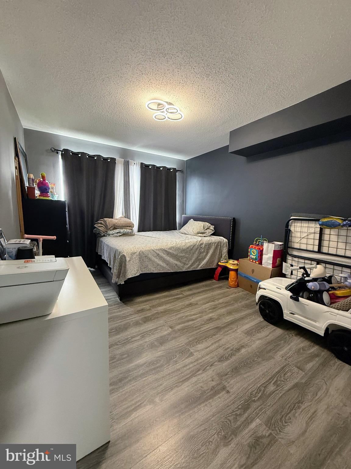 THE SEASONS - Residential