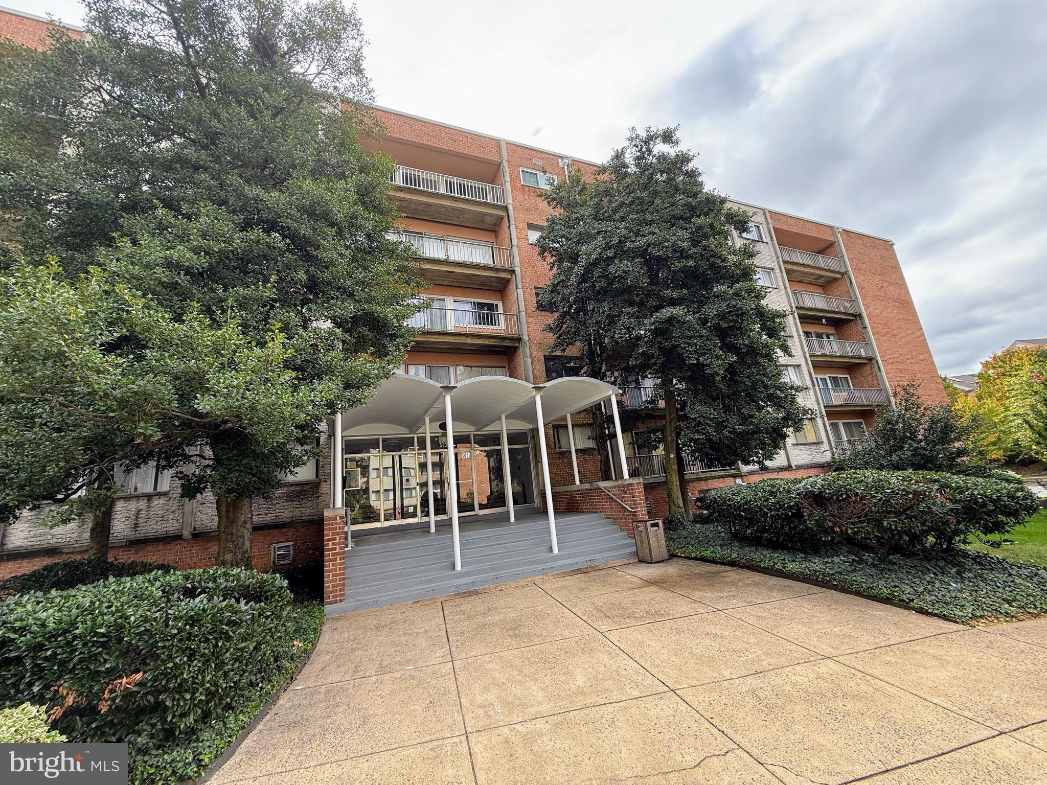 THE SEASONS - Residential