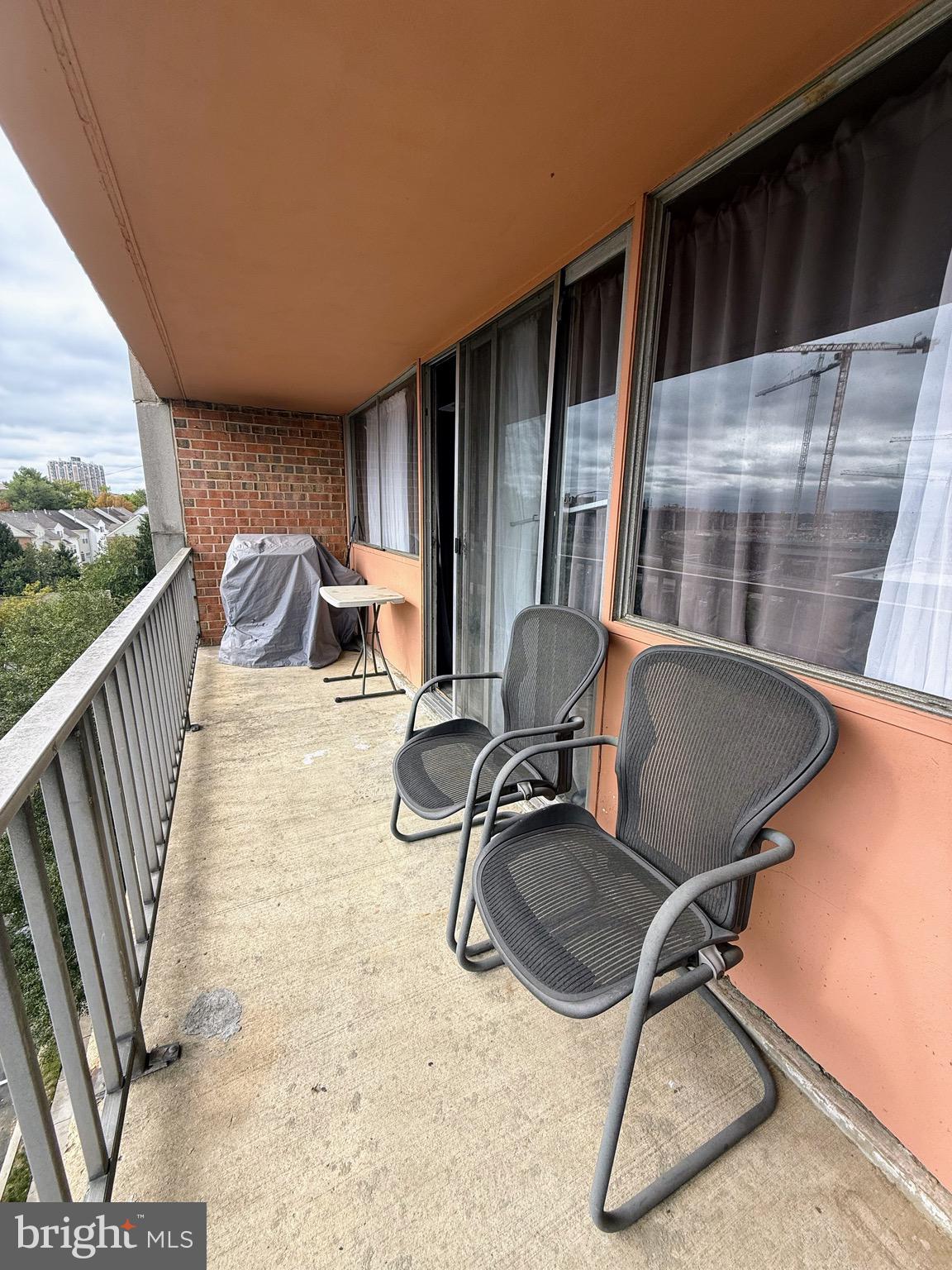 THE SEASONS - Residential