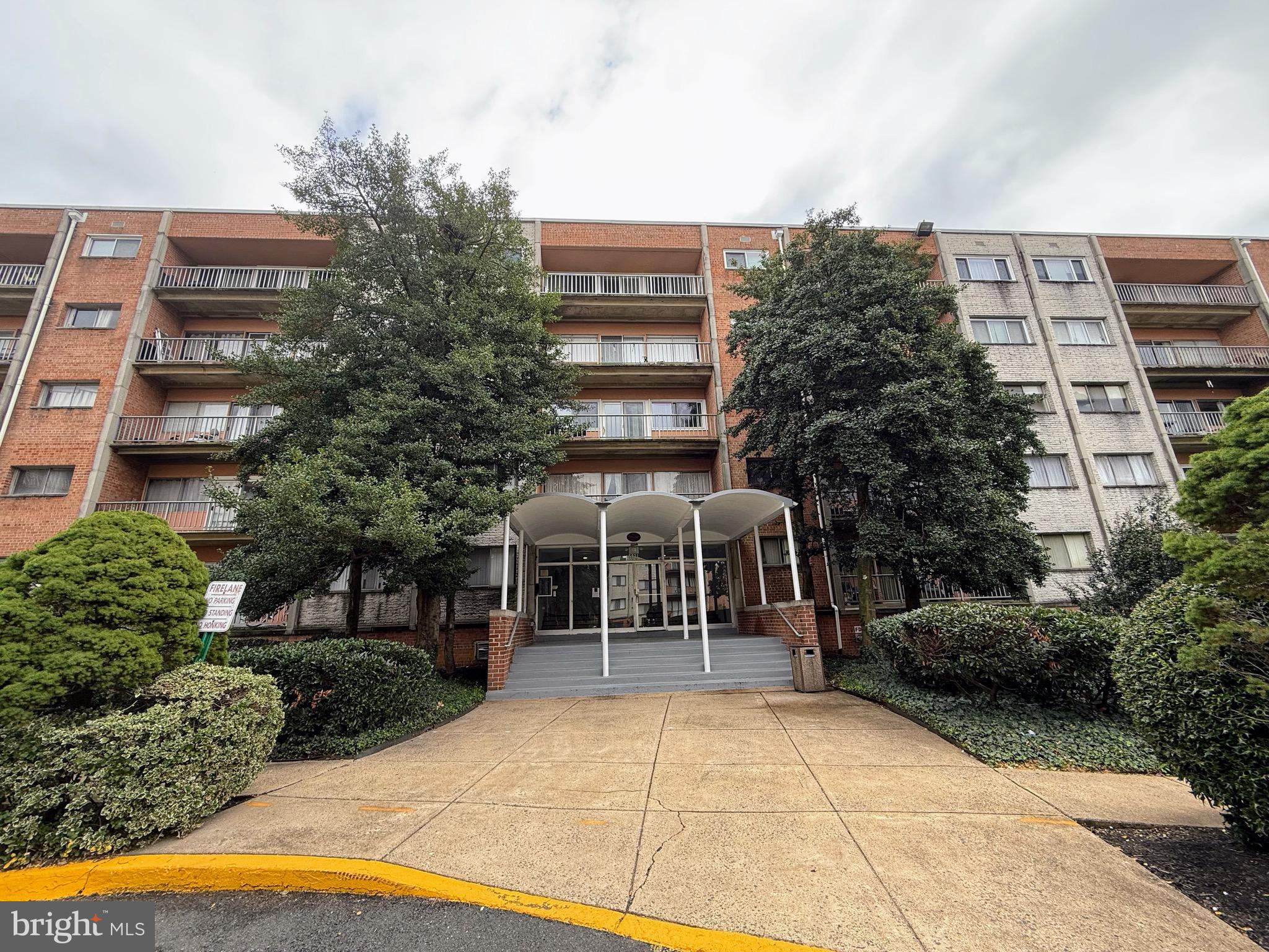 THE SEASONS - Residential