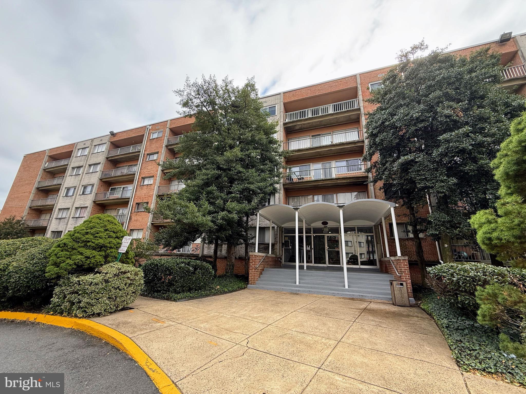 THE SEASONS - Residential