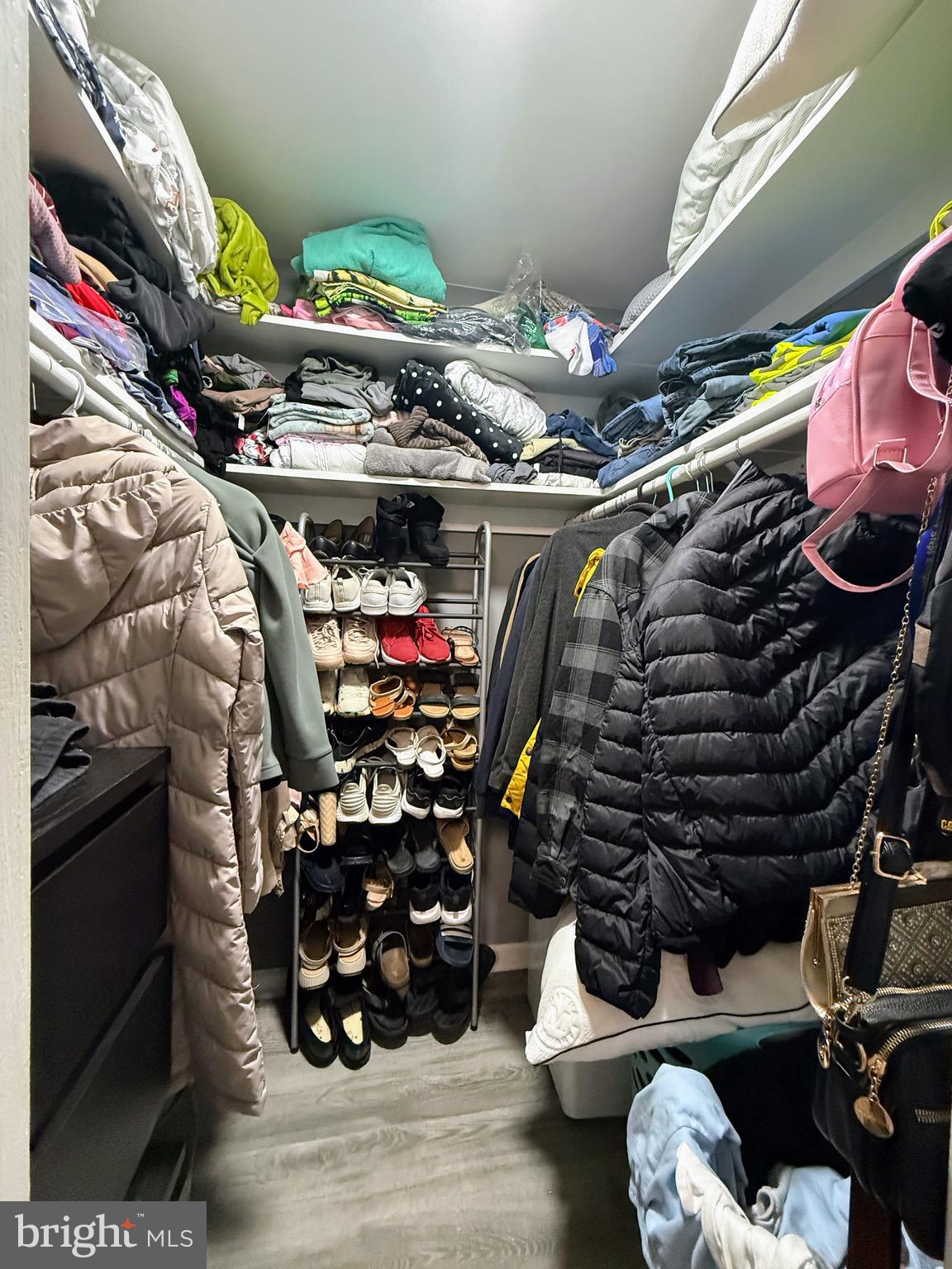 THE SEASONS - Residential