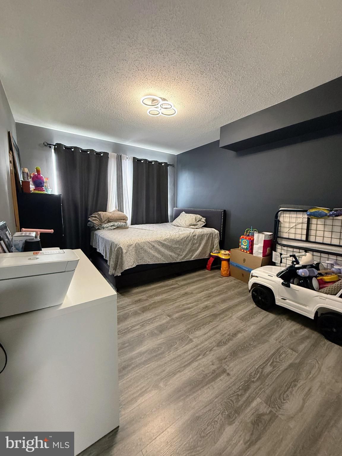 THE SEASONS - Residential