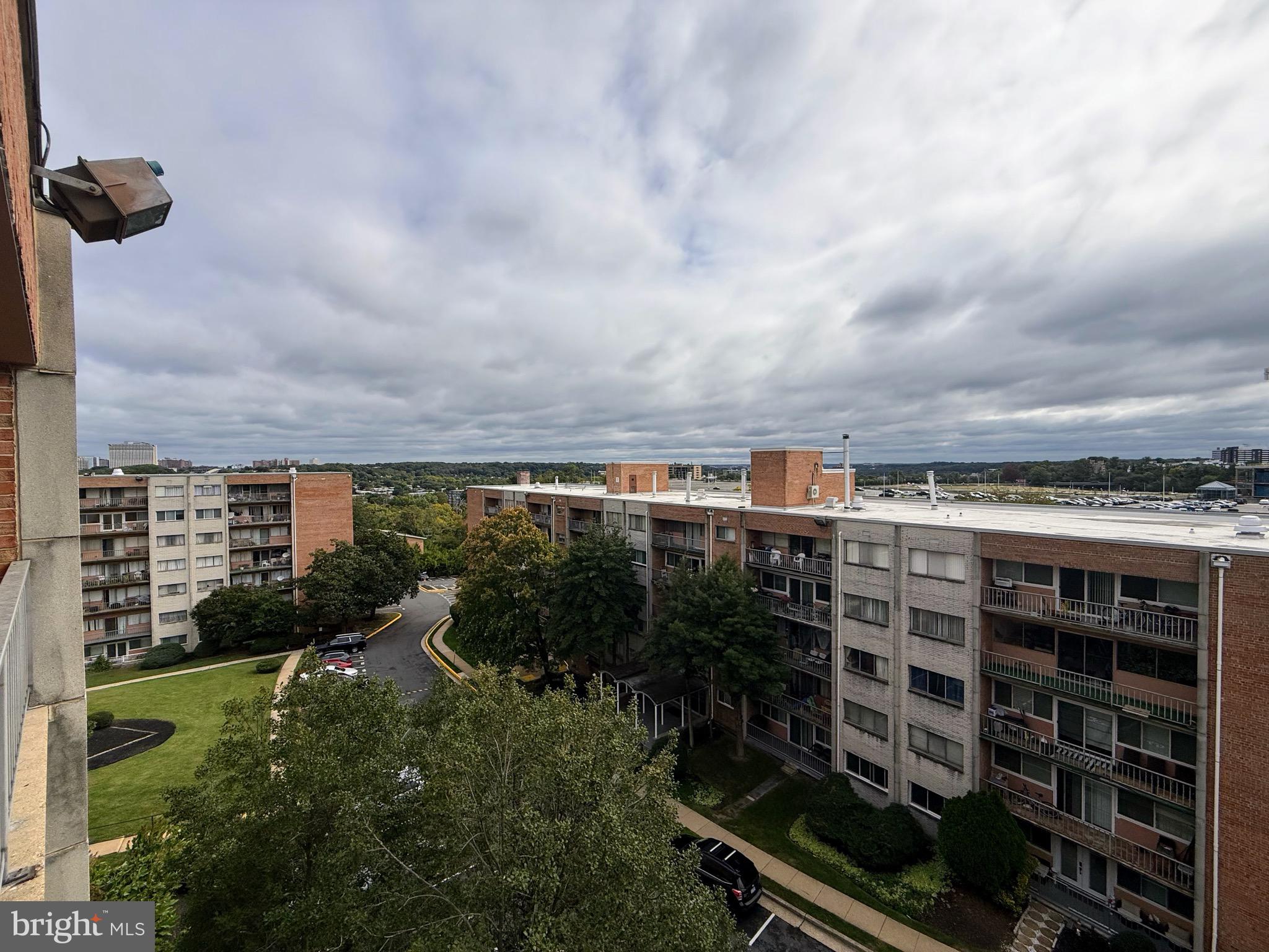 THE SEASONS - Residential