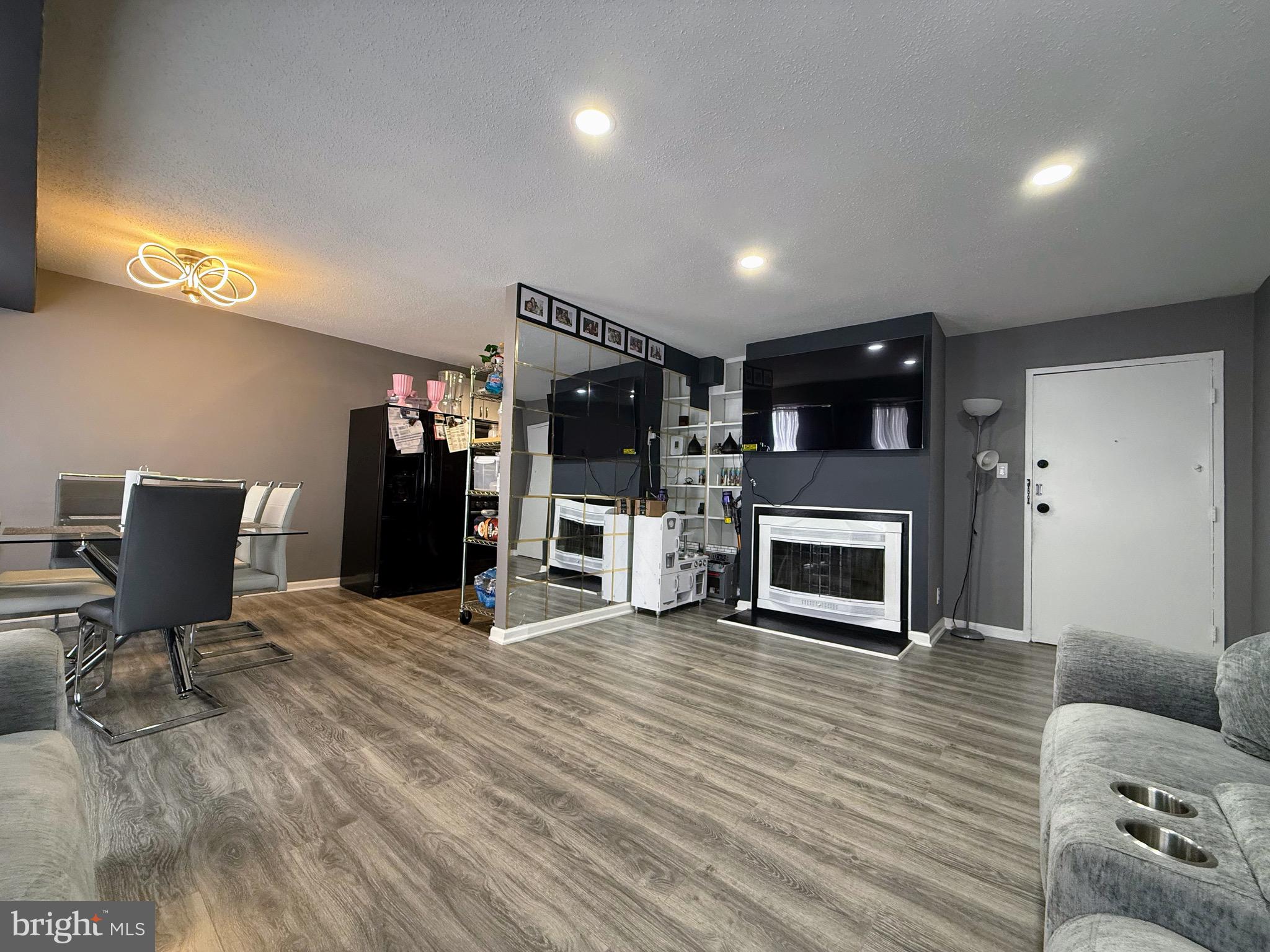 THE SEASONS - Residential