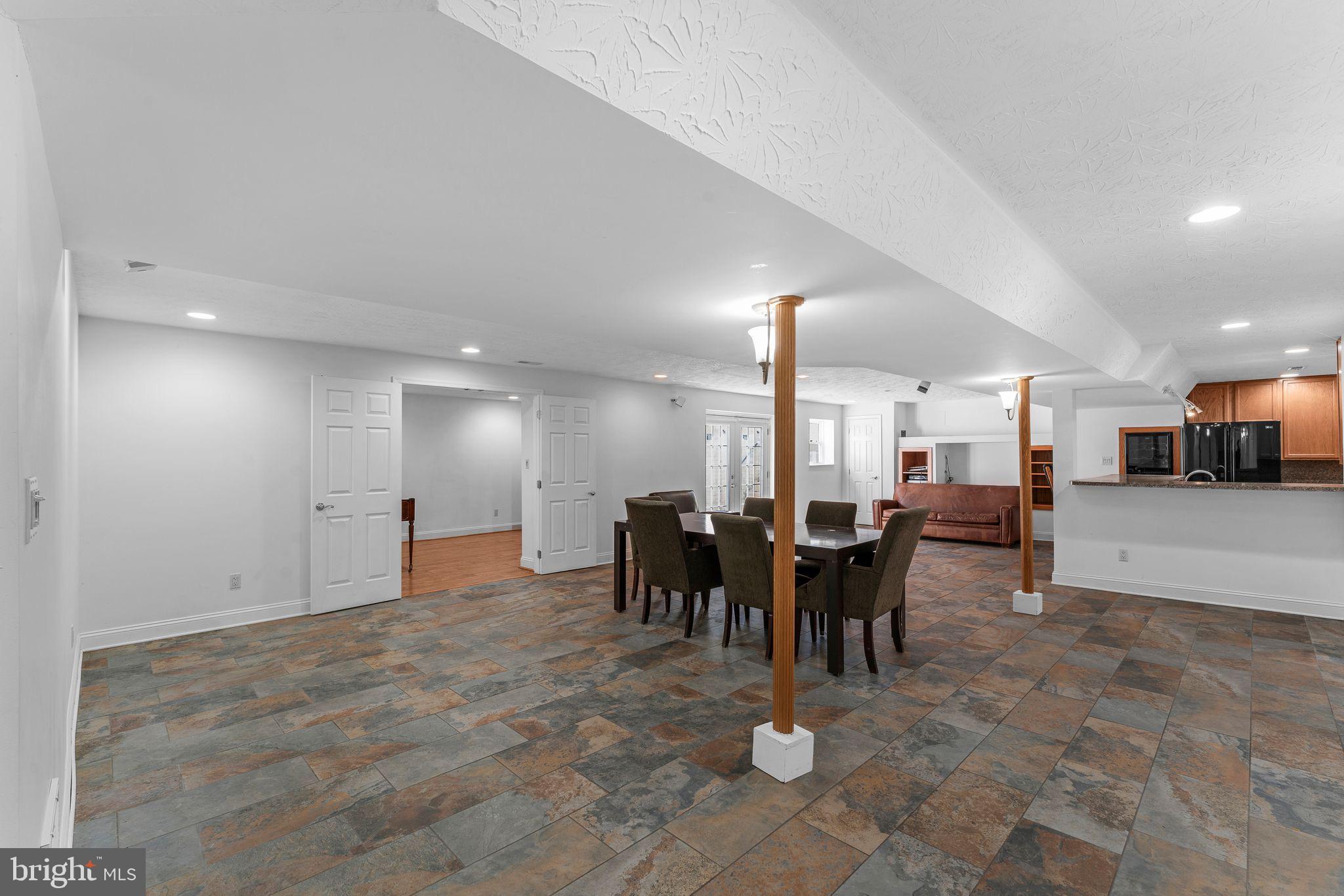 CASTLETON - Residential