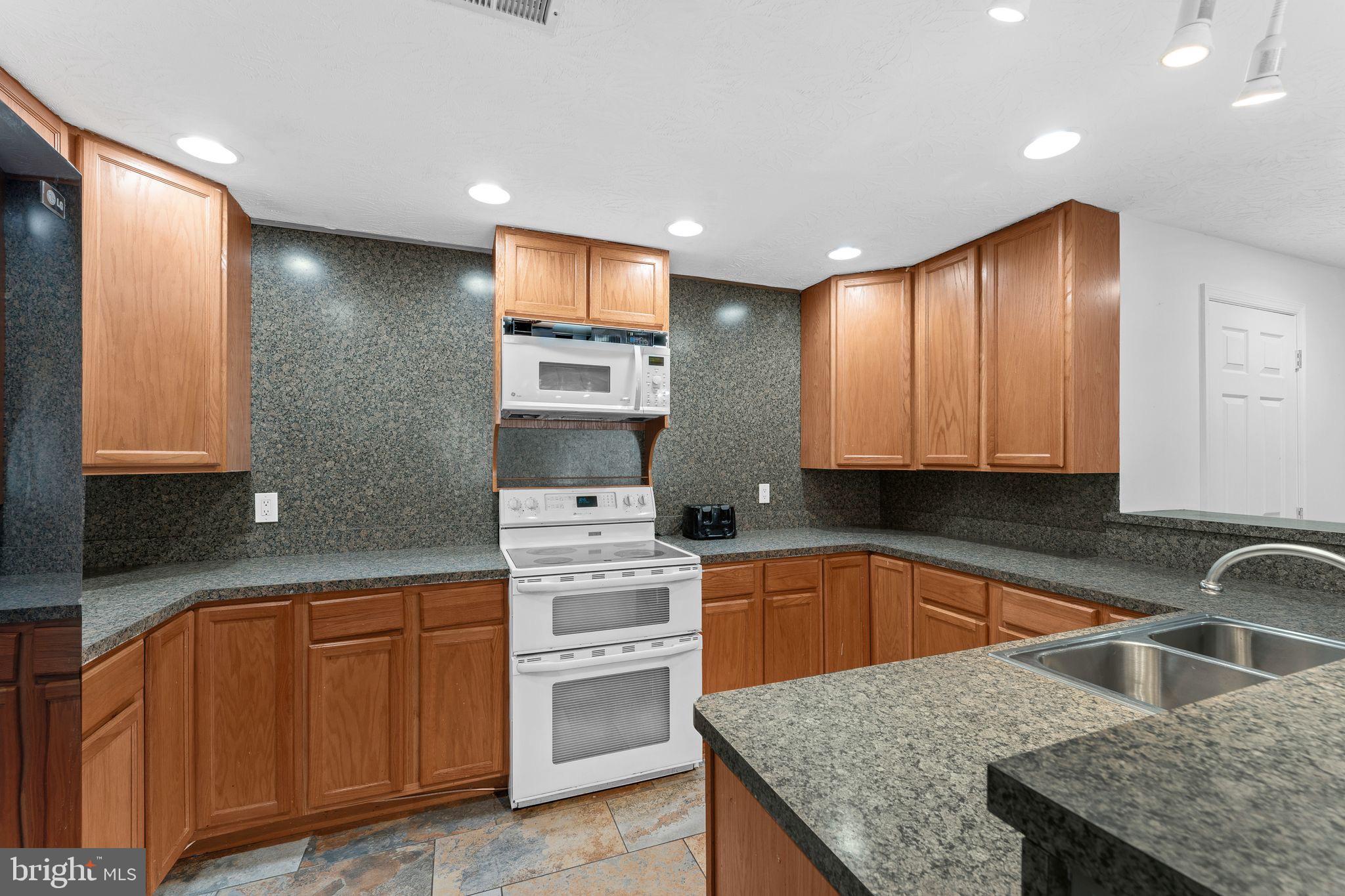 CASTLETON - Residential