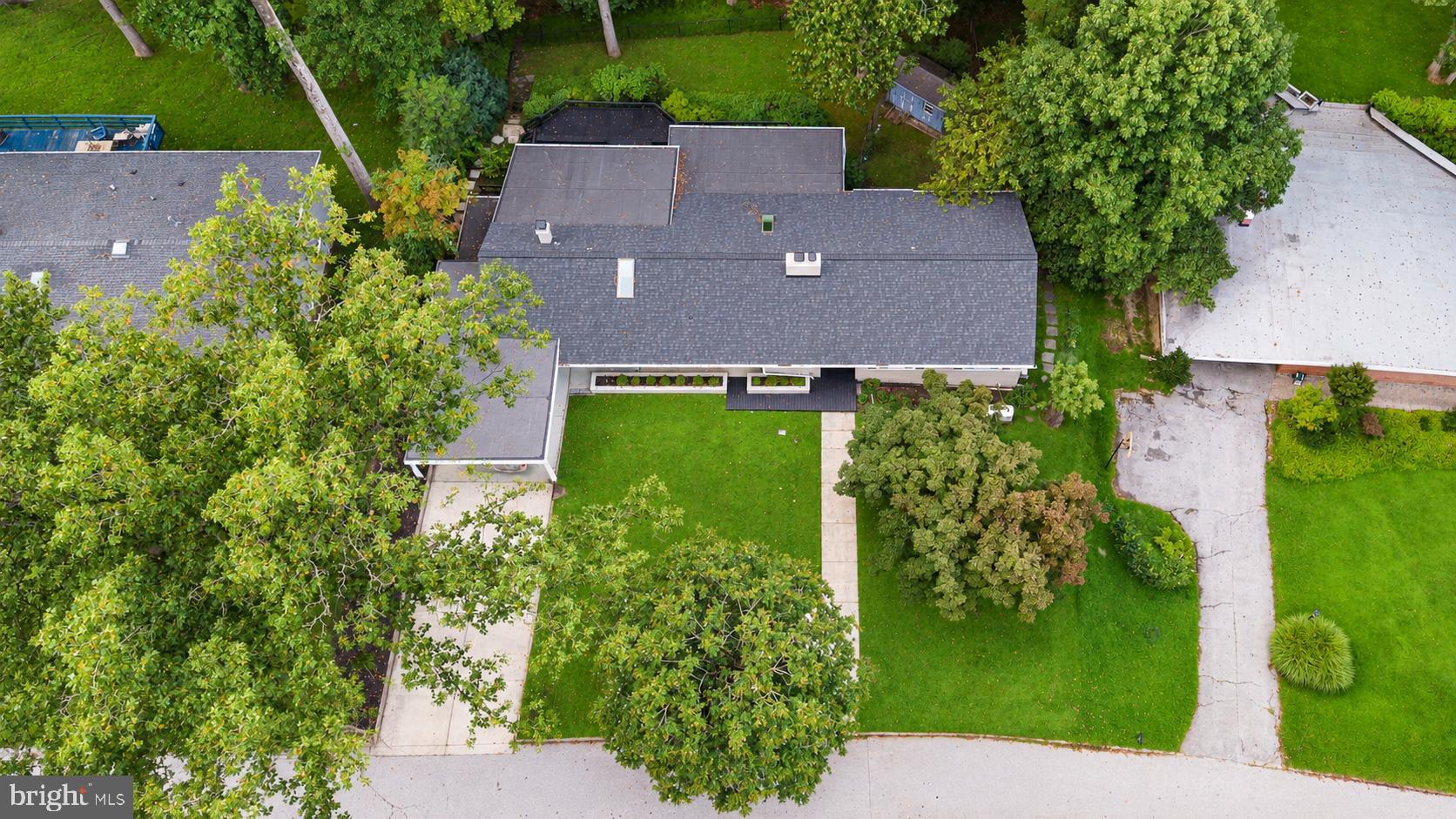8206 CRANWOOD COURT