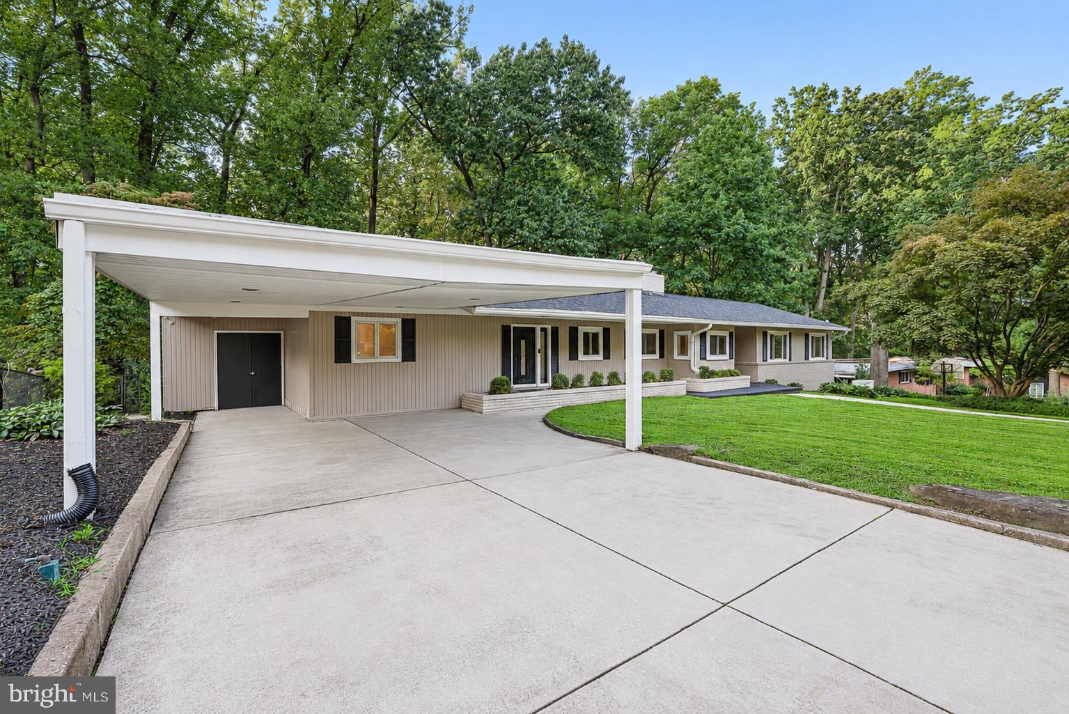 8206 CRANWOOD COURT