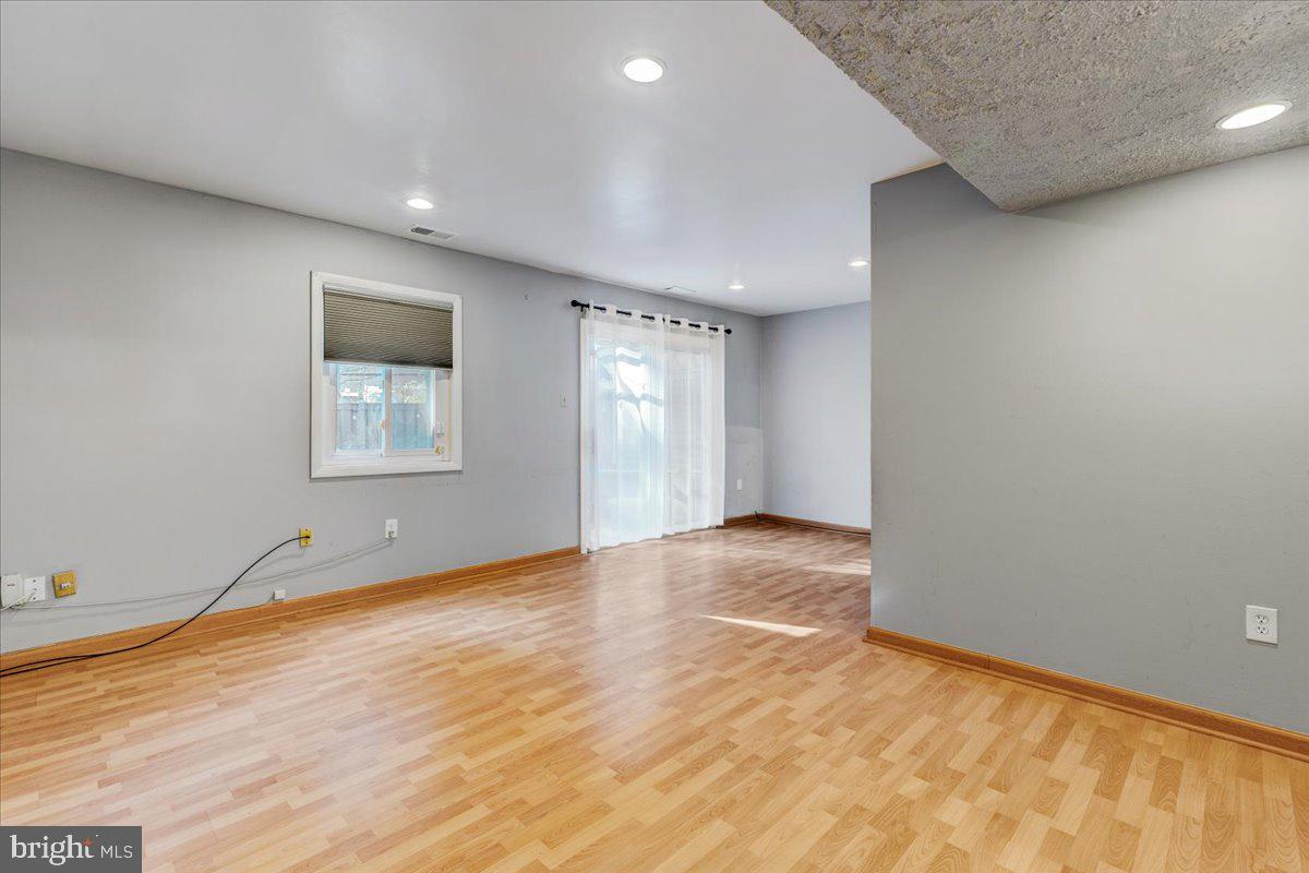 SUGARLAND RUN - Residential Lease