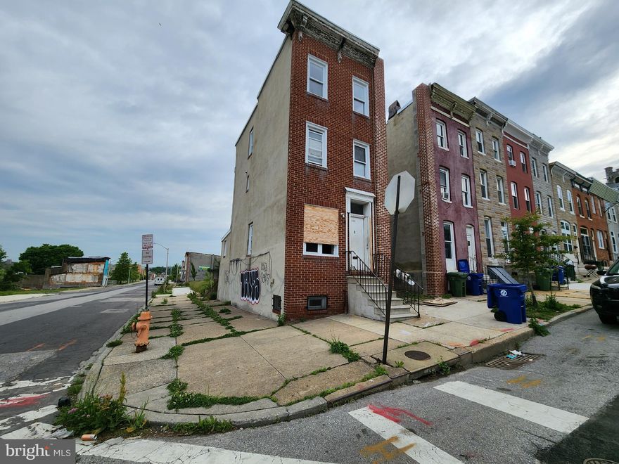 HOUSING AUTHORITY OF BALTIMORE CITY OFFICIAL ONLINE AUCTION. Bidding begins 5/30/2025 @ 10:00 AM. Bidding ends 06/03/2025 @ 11:30 AM. List Price is Suggested Opening Bid. Deposit: $5,000. Deposit to increase to 10% of the purchase price within 48 hours of the auction ending, if applicable. This 3-story townhouse is located in the Broadway East neighborhood of Baltimore. The area is conveniently situated near several notable locations, including Clifton Park and Johns Hopkins Hospital. The nearest major traffic artery, N Broadway St, provides easy access to the rest of the city.