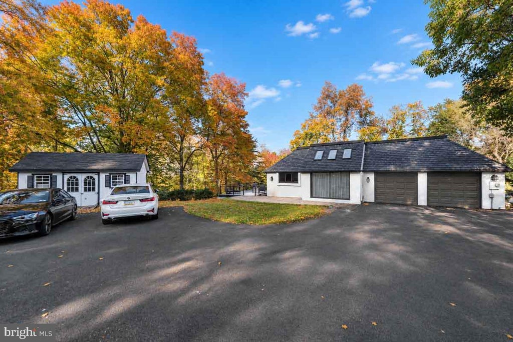 Photo of 971 Mount Eyre Road, WASHINGTON CROSSING, PA 18977 (MLS # PABU2134646)