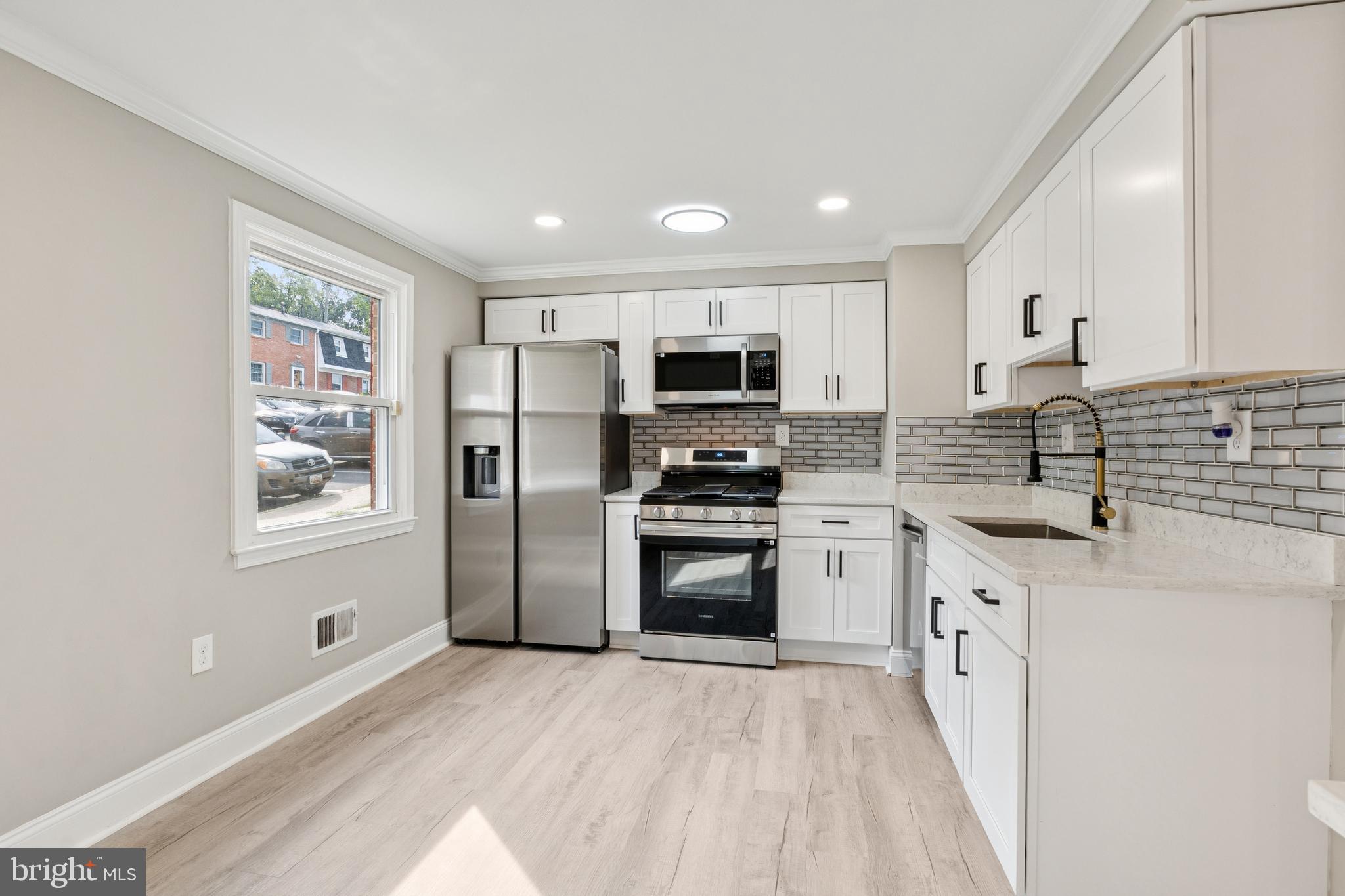 PINEWOOD HILL - Residential Lease