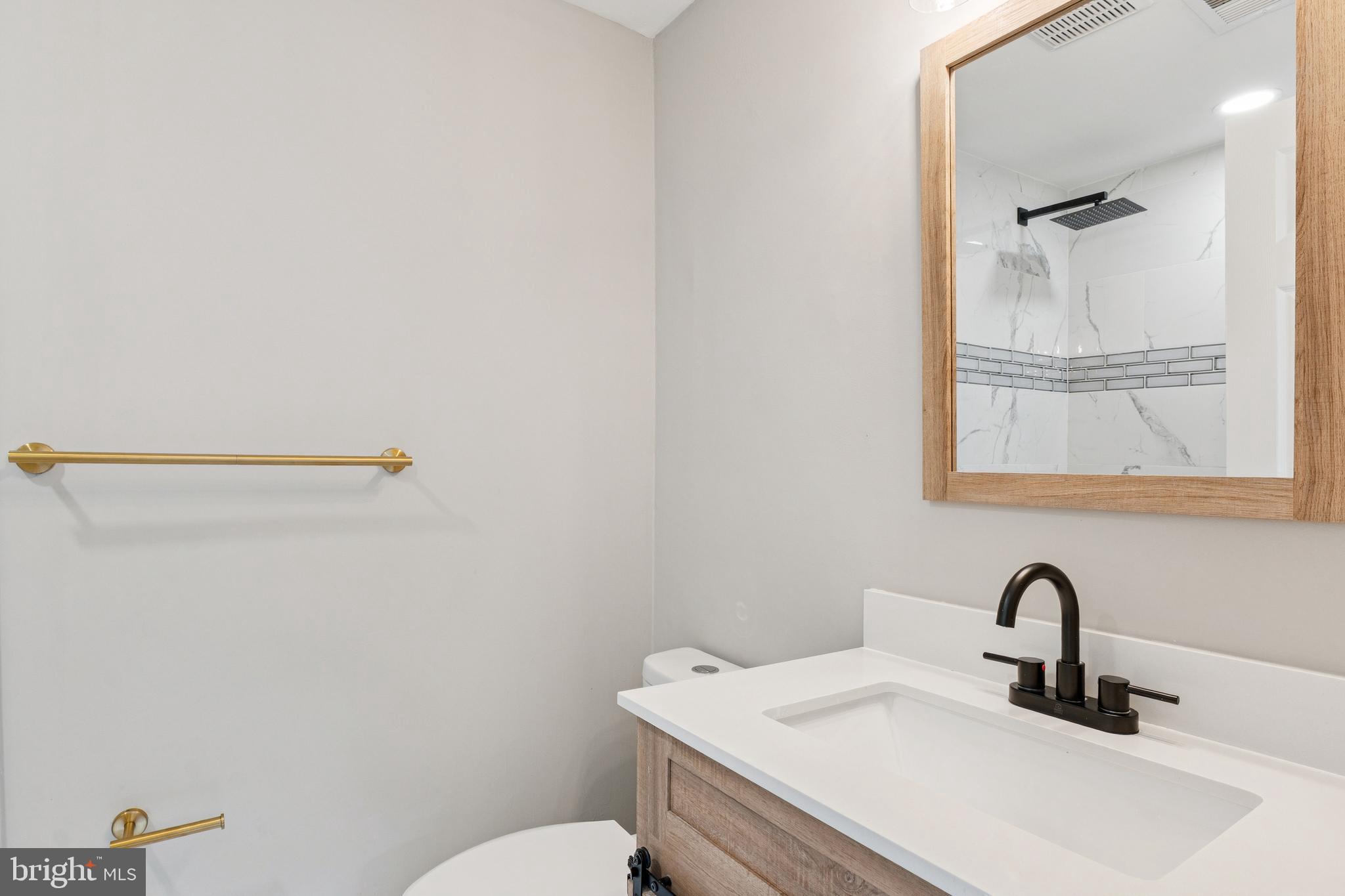 PINEWOOD HILL - Residential Lease