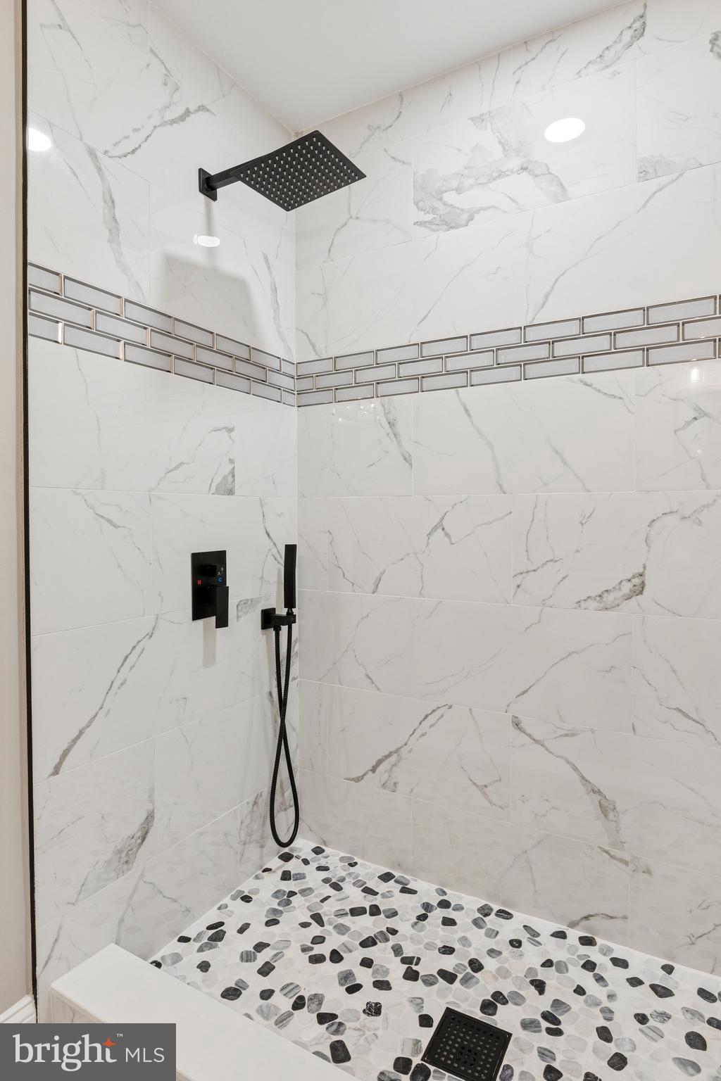 PINEWOOD HILL - Residential Lease