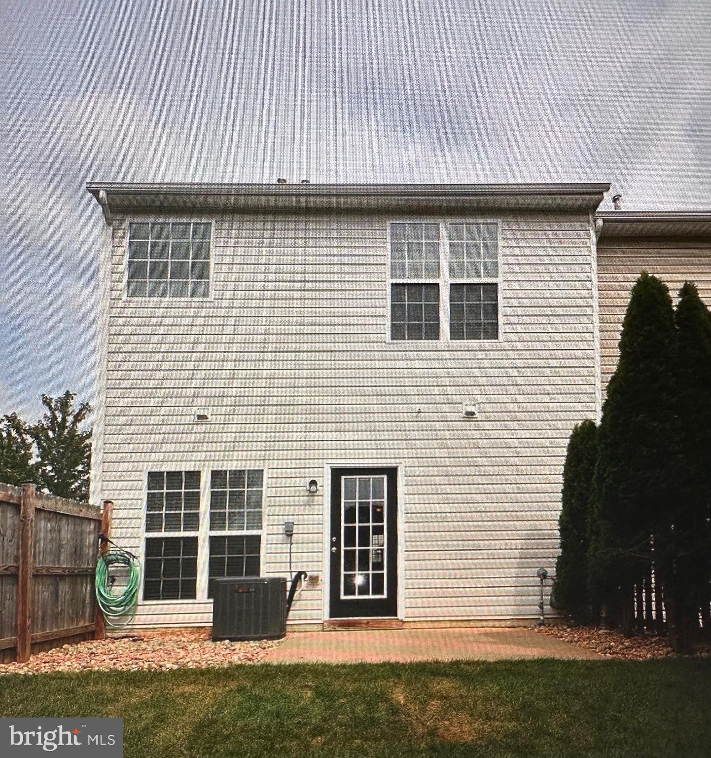 ARCHERS ROCK - Residential Lease