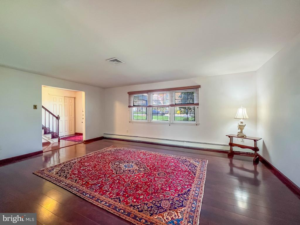 HILLWOOD TERR - Residential