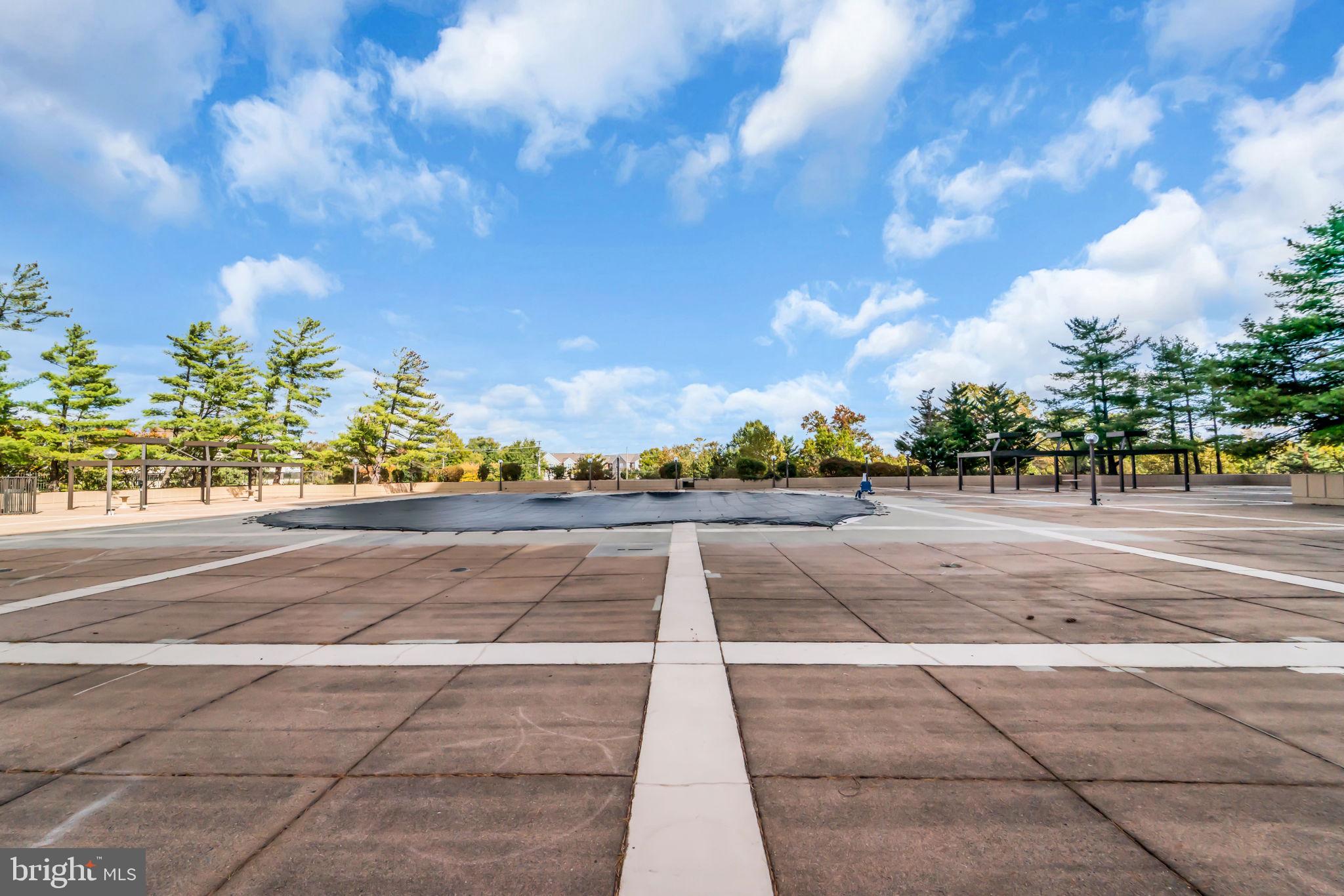 SKYLINE SQUARE CONDO - Residential