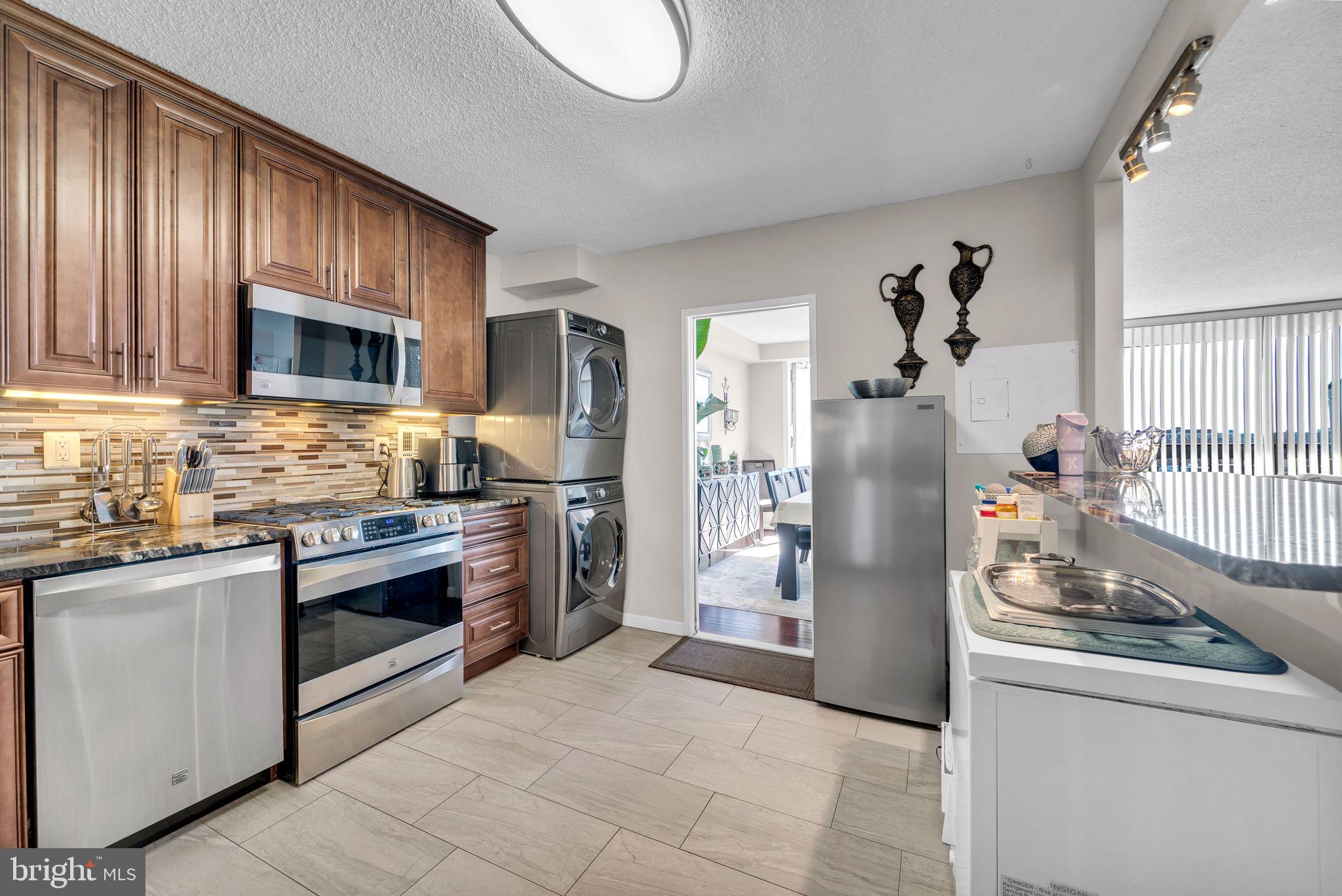 SKYLINE SQUARE CONDO - Residential