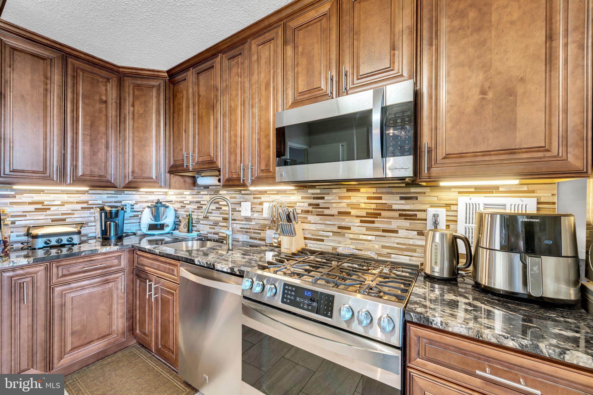 SKYLINE SQUARE CONDO - Residential