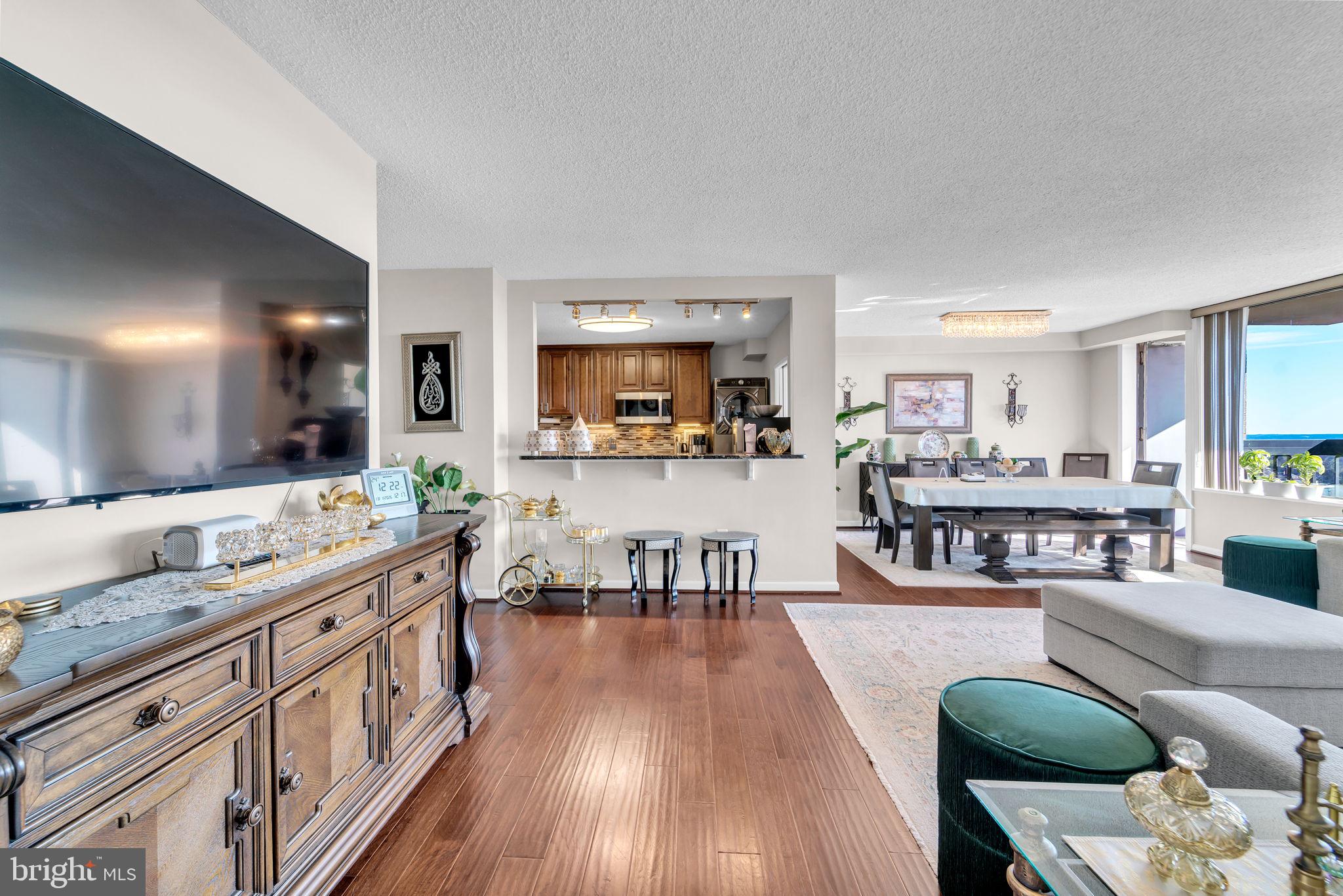 SKYLINE SQUARE CONDO - Residential