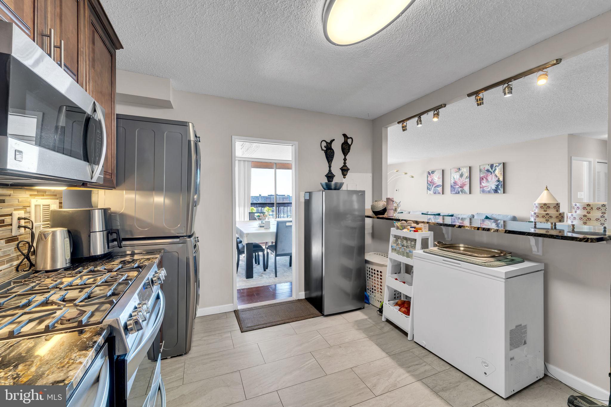 SKYLINE SQUARE CONDO - Residential