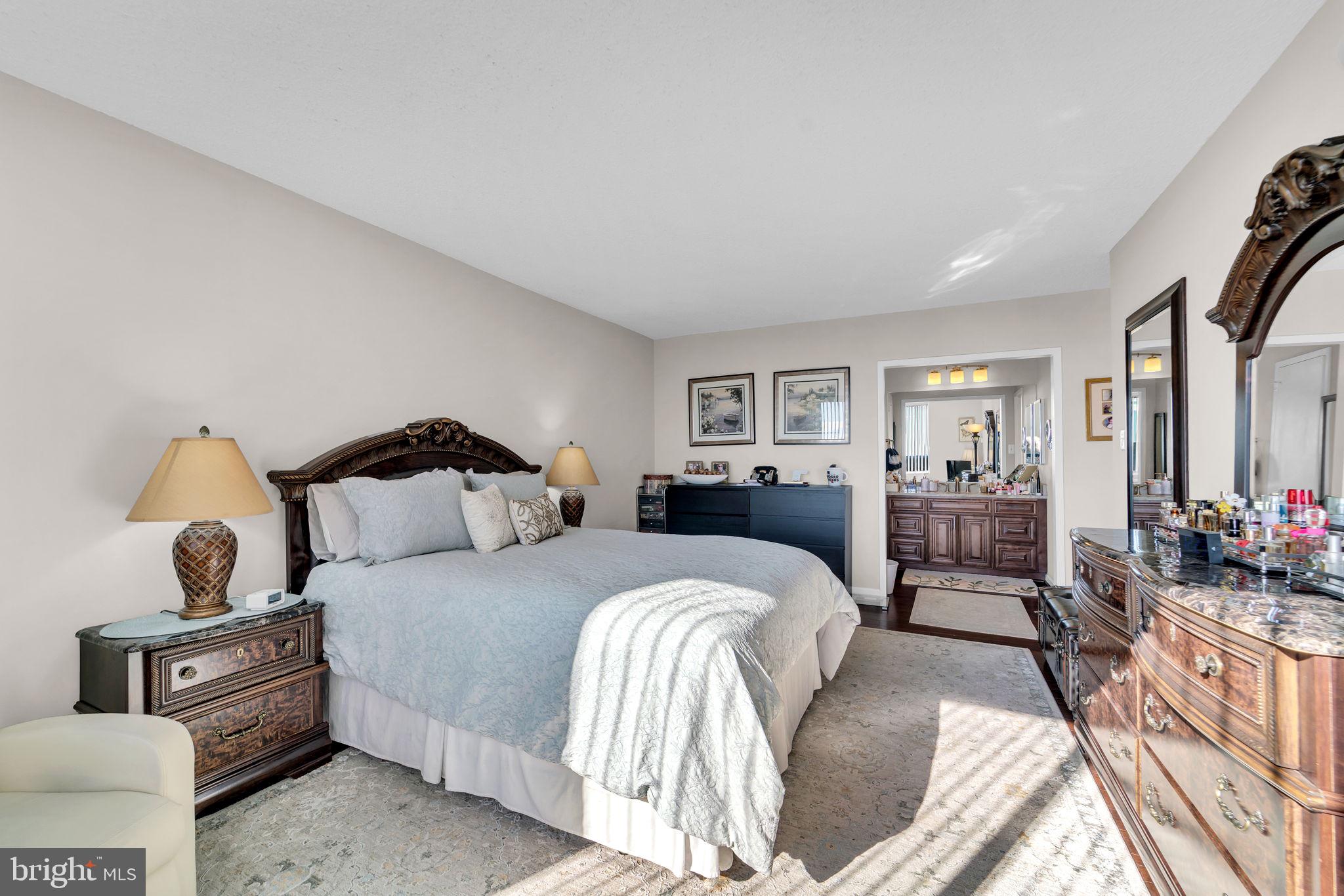 SKYLINE SQUARE CONDO - Residential