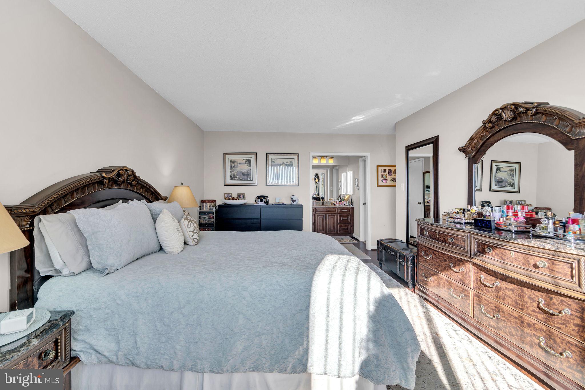 SKYLINE SQUARE CONDO - Residential