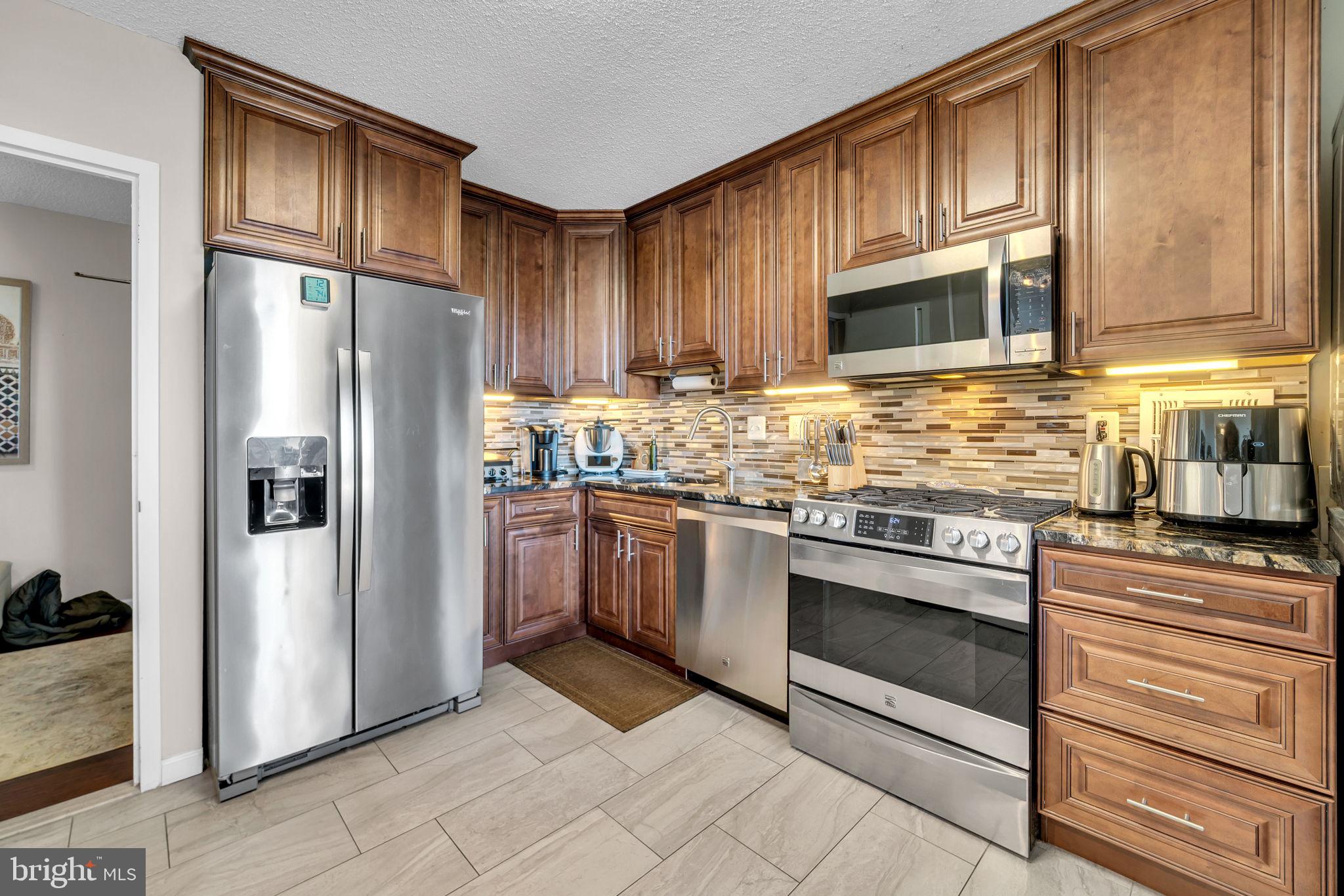 SKYLINE SQUARE CONDO - Residential