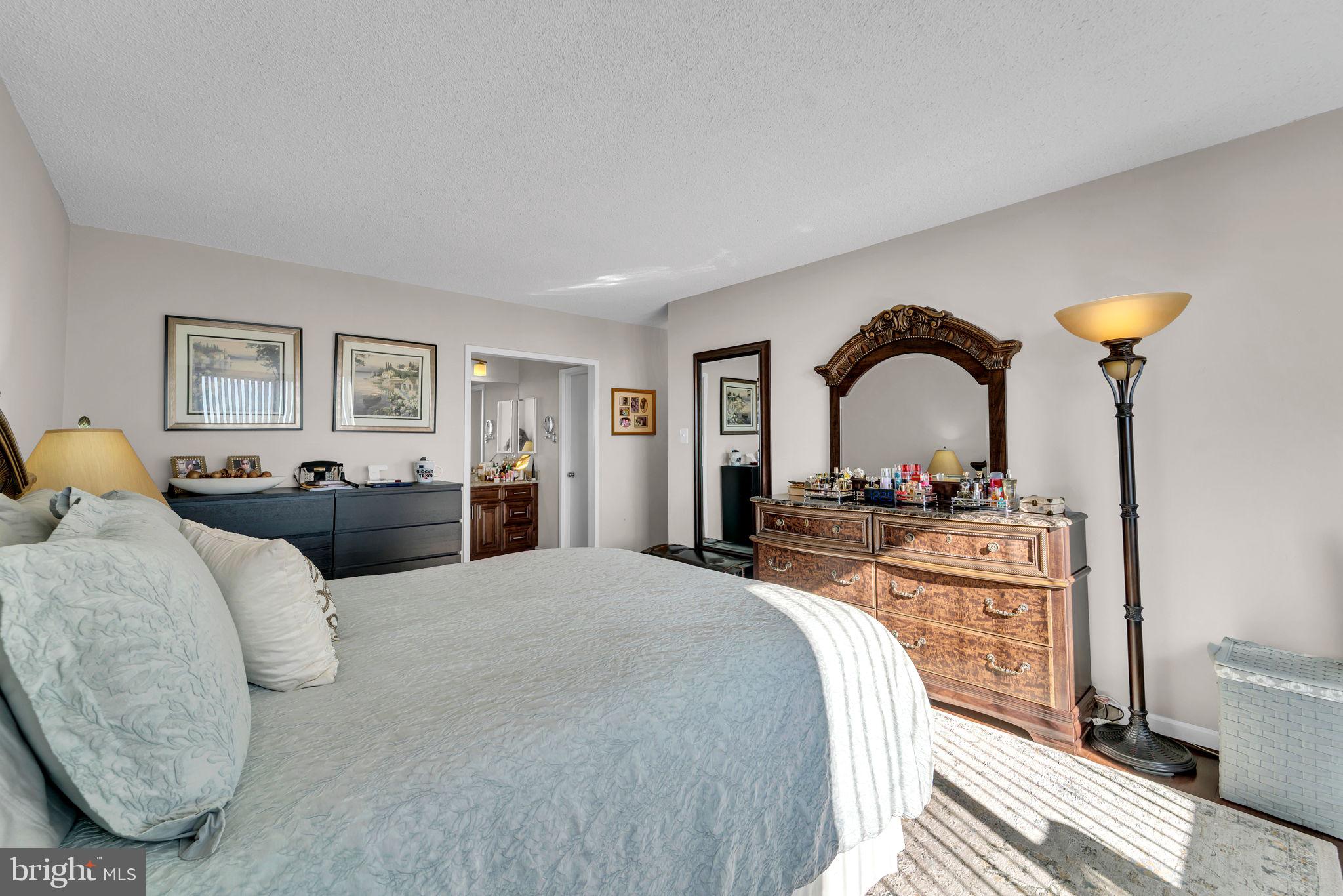 SKYLINE SQUARE CONDO - Residential