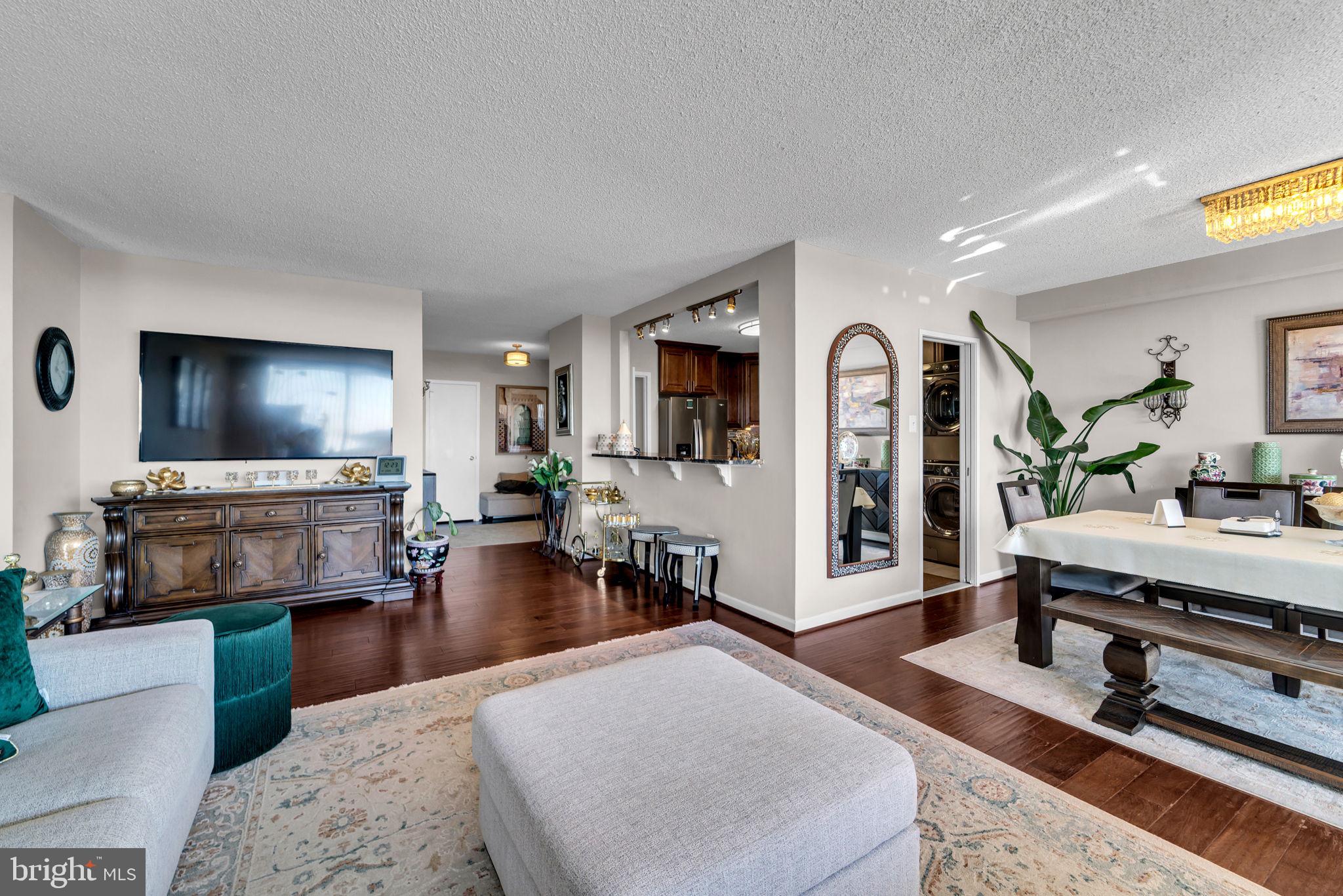 SKYLINE SQUARE CONDO - Residential